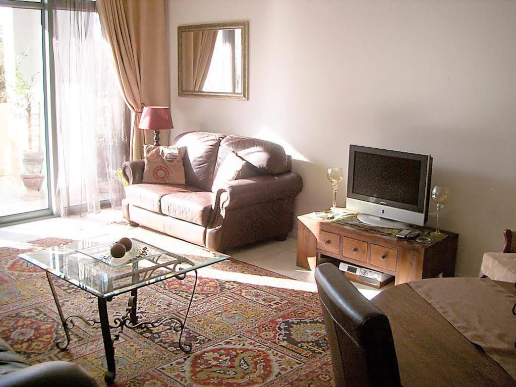 Whale Watchers Luxury Self-Catering Accommodation At Muizenberg Beach