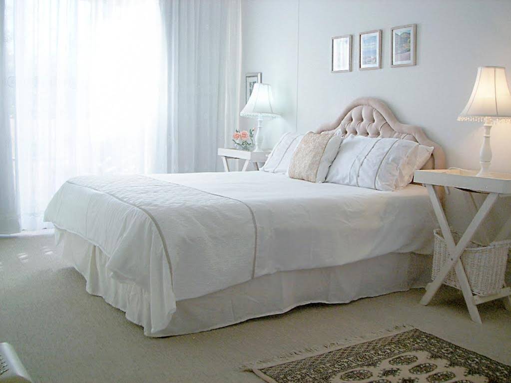 Whale Watchers Luxury Self-Catering Accommodation At Muizenberg Beach