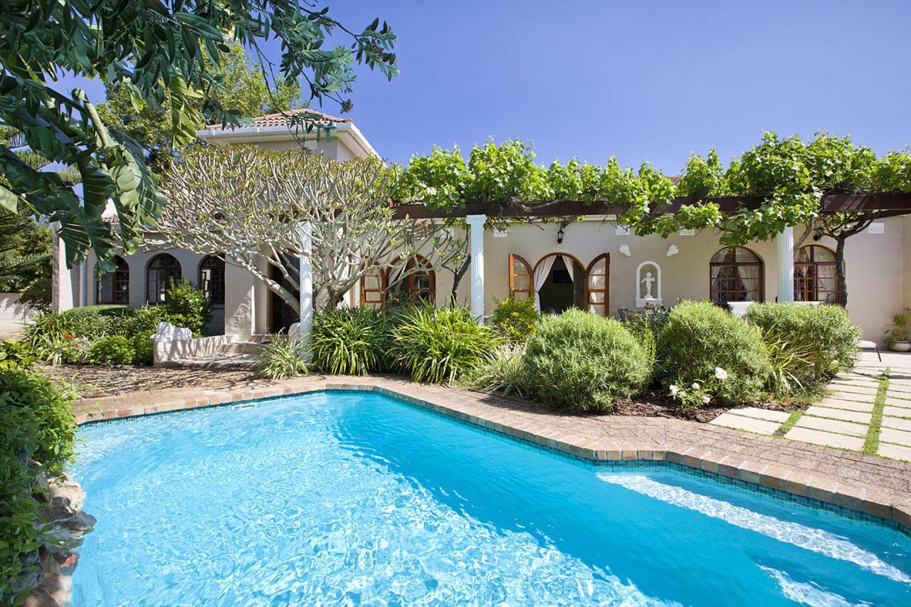 Tiana Guest House