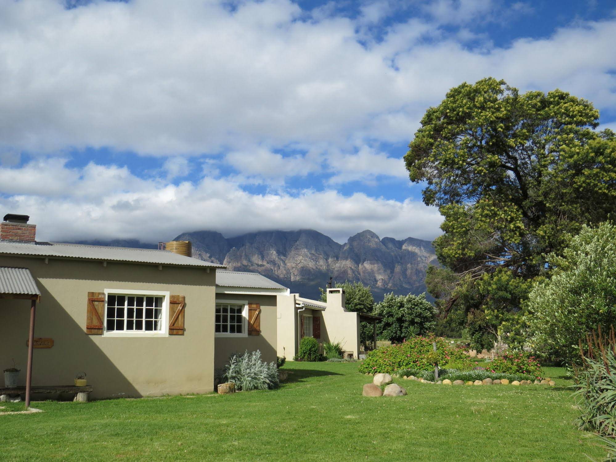 Seven Oaks Vineyard Cottages