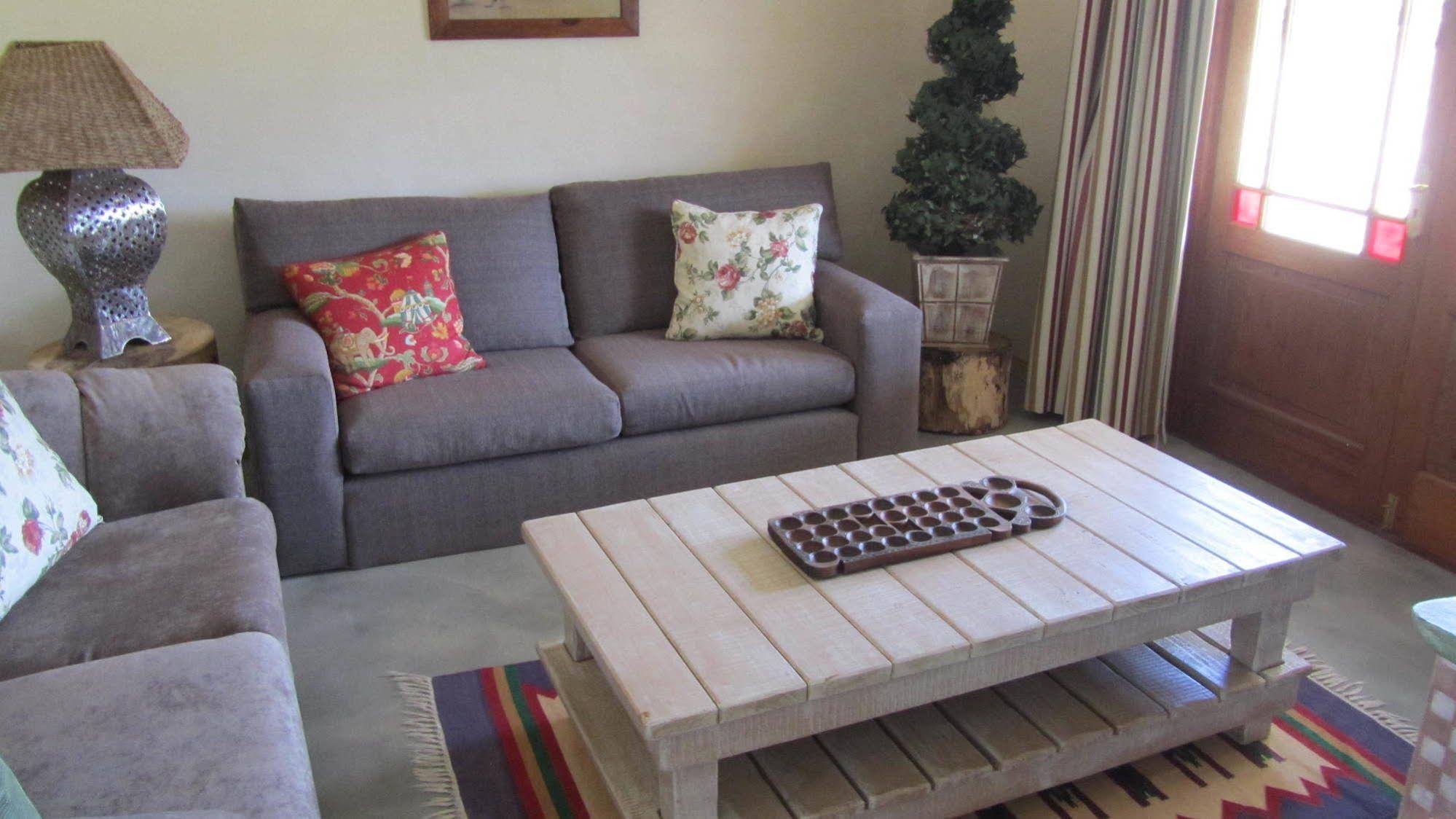 Seven Oaks Vineyard Cottages