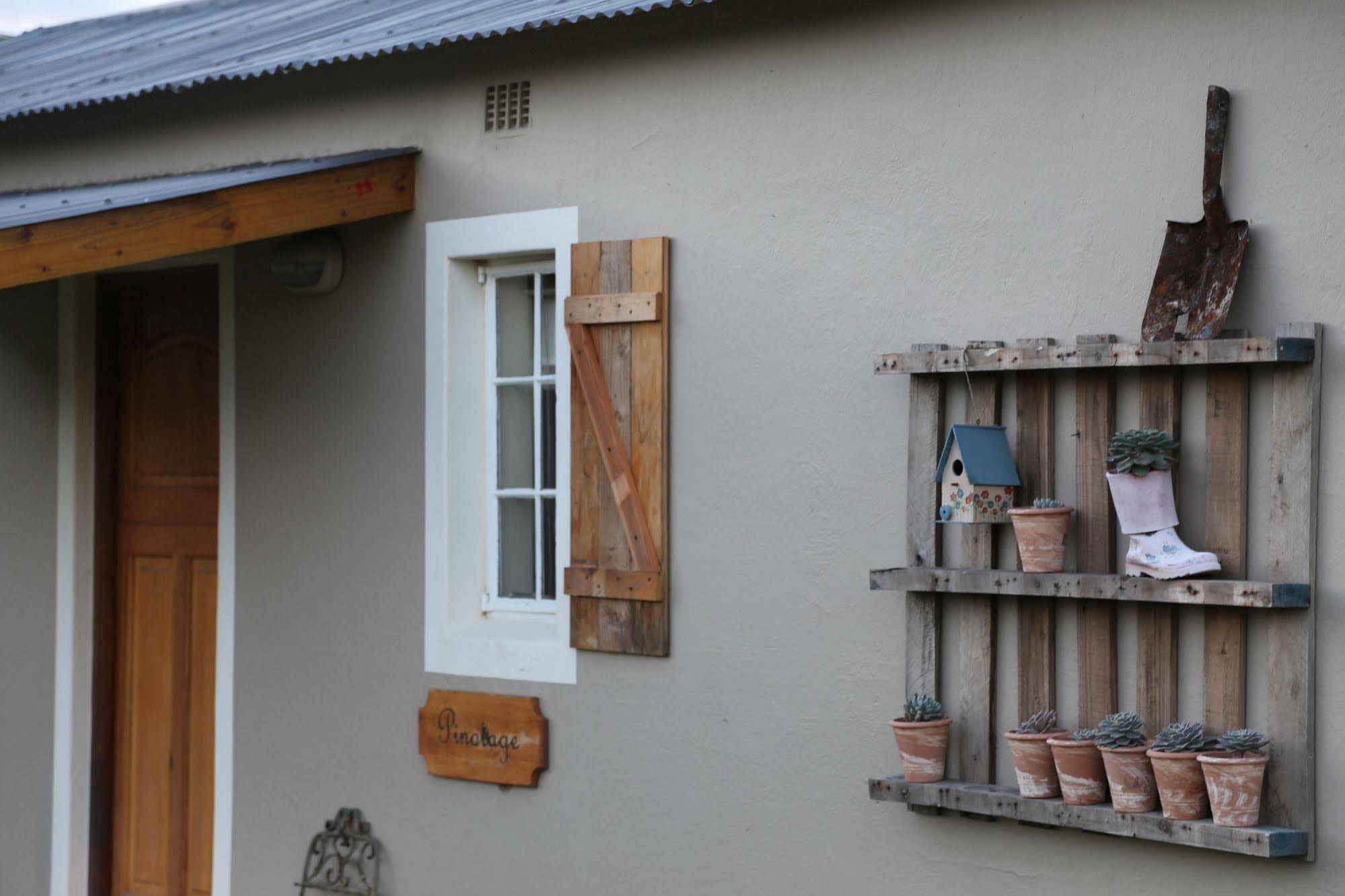 Seven Oaks Vineyard Cottages