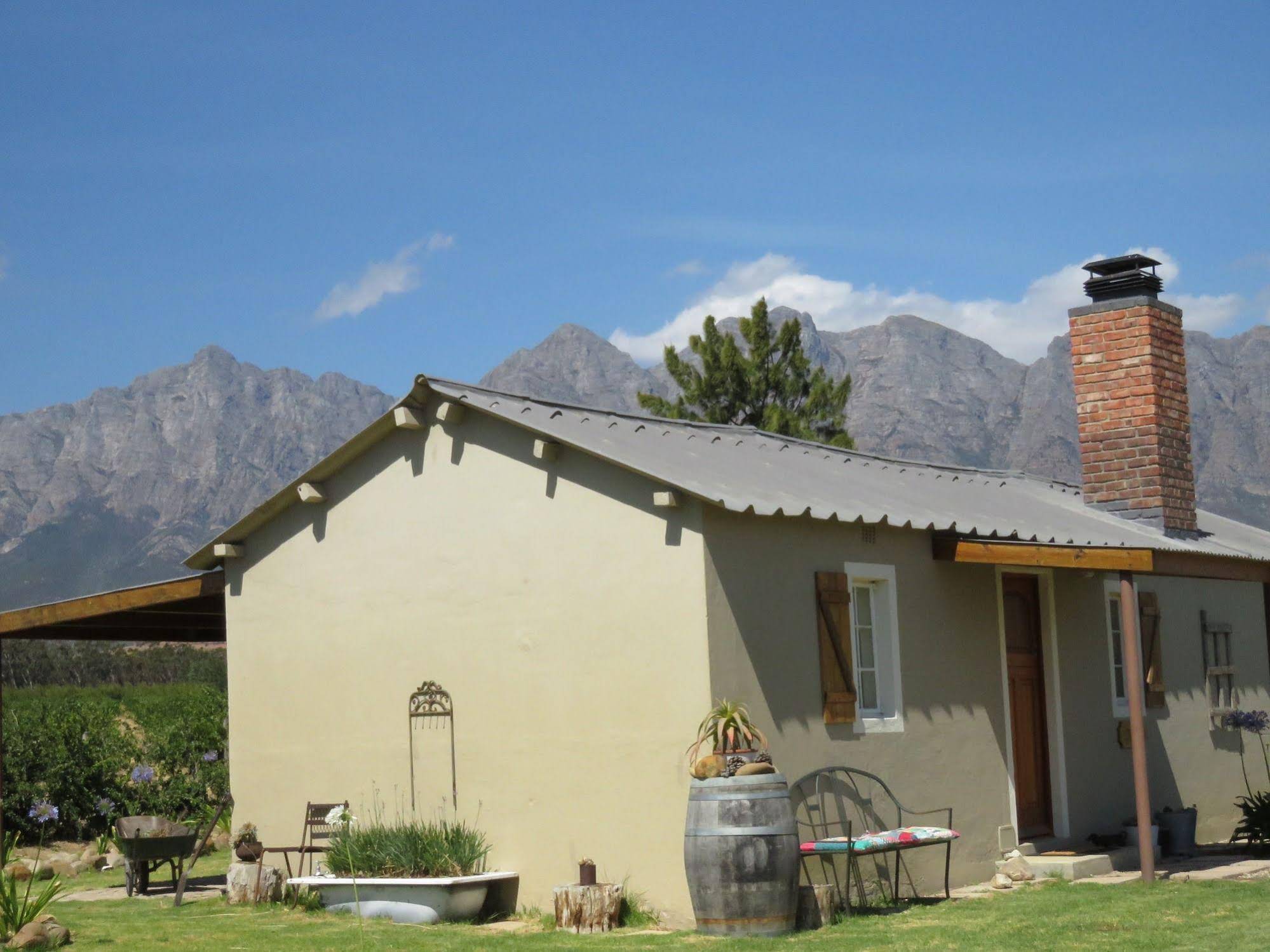 Seven Oaks Vineyard Cottages