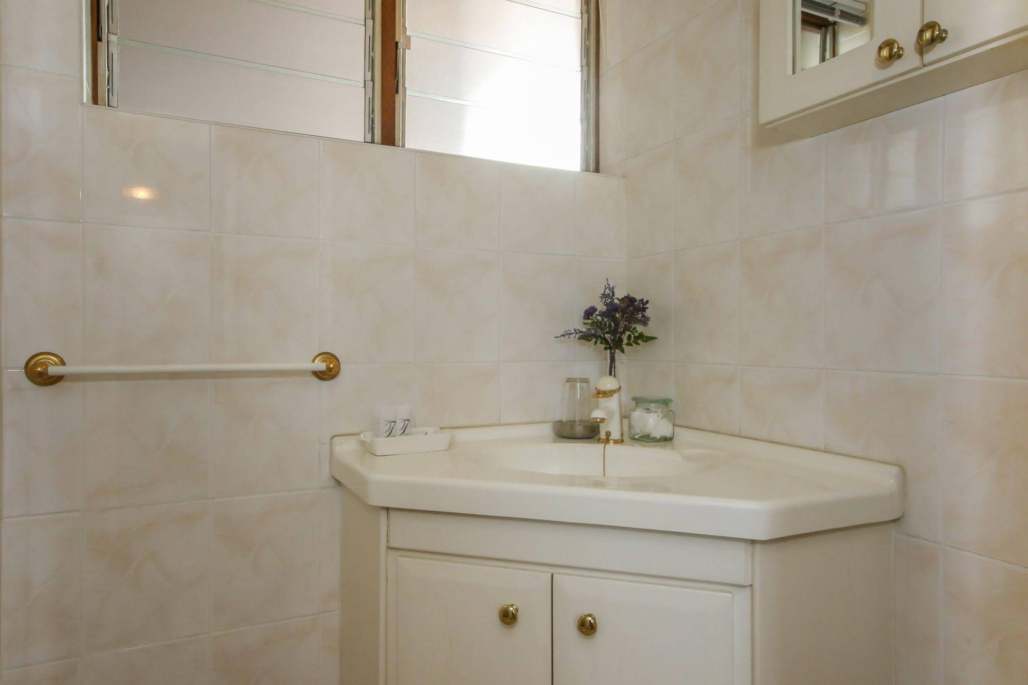 18 Burlington B&B