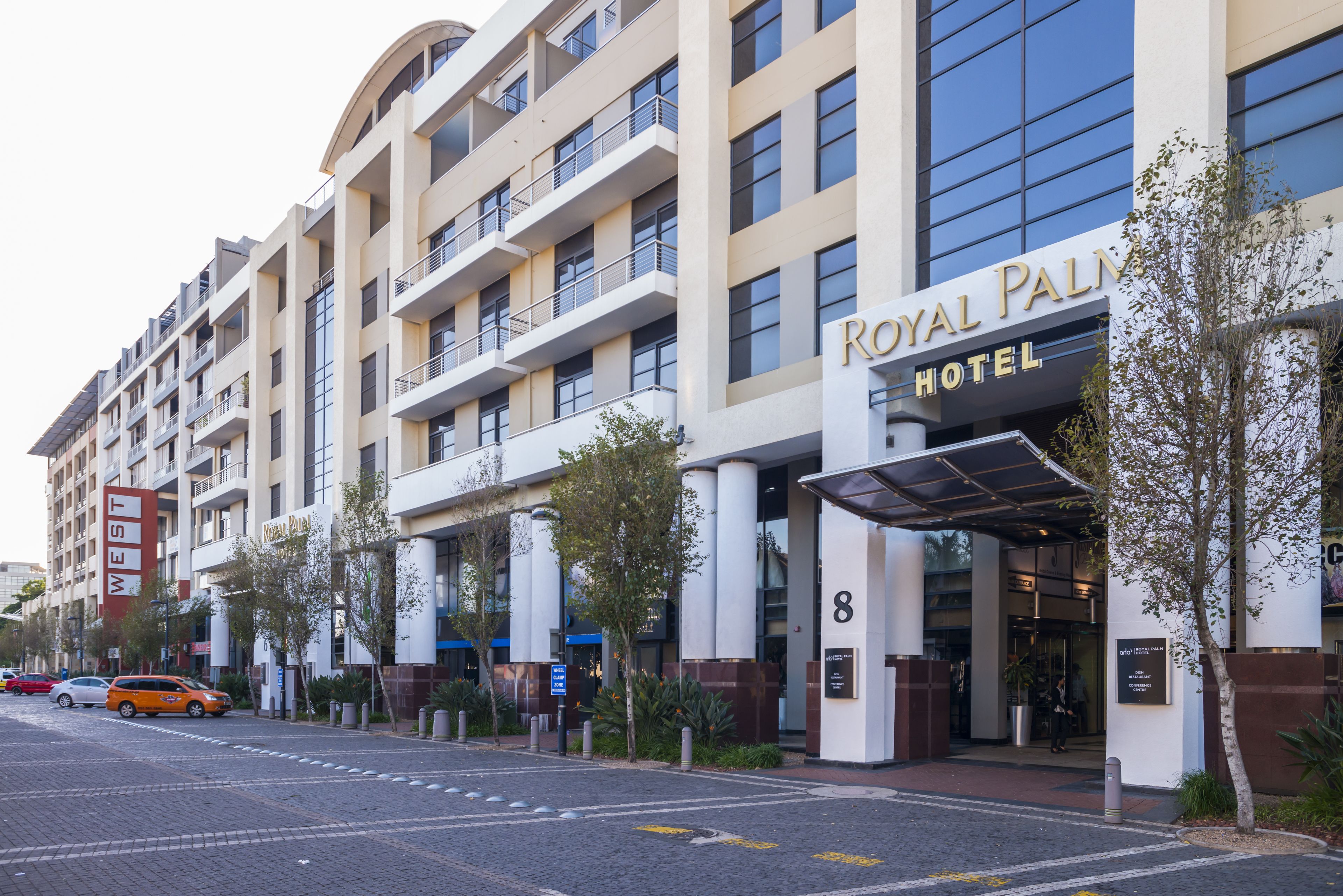 Royal Palm Hotel & Apartments