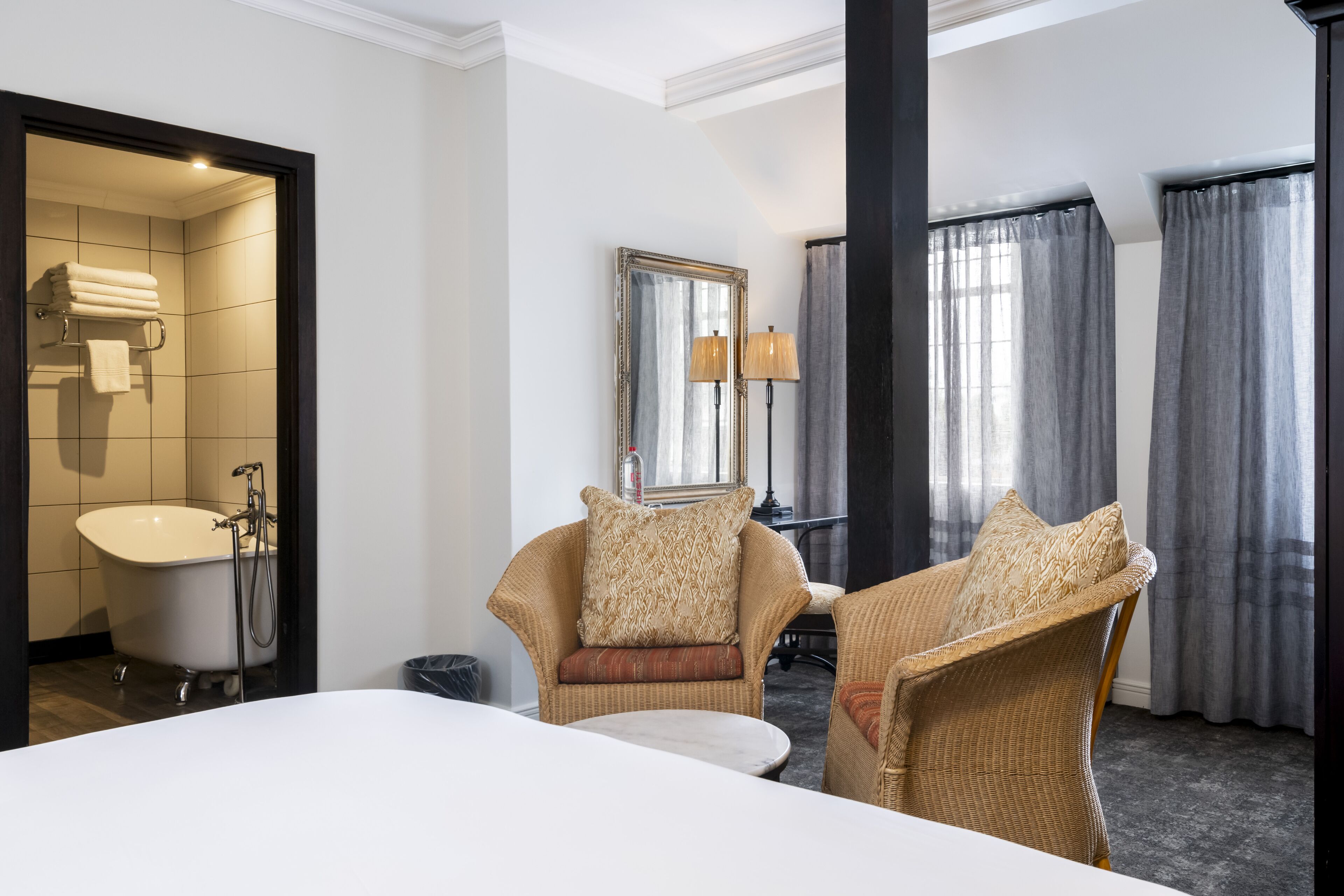 ANEW Hotel Hilton