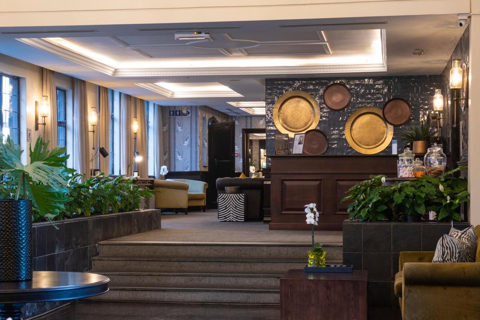 ANEW Hotel Hilton