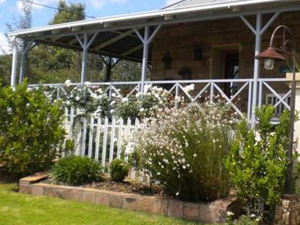 Sandstone Chameleon Country House