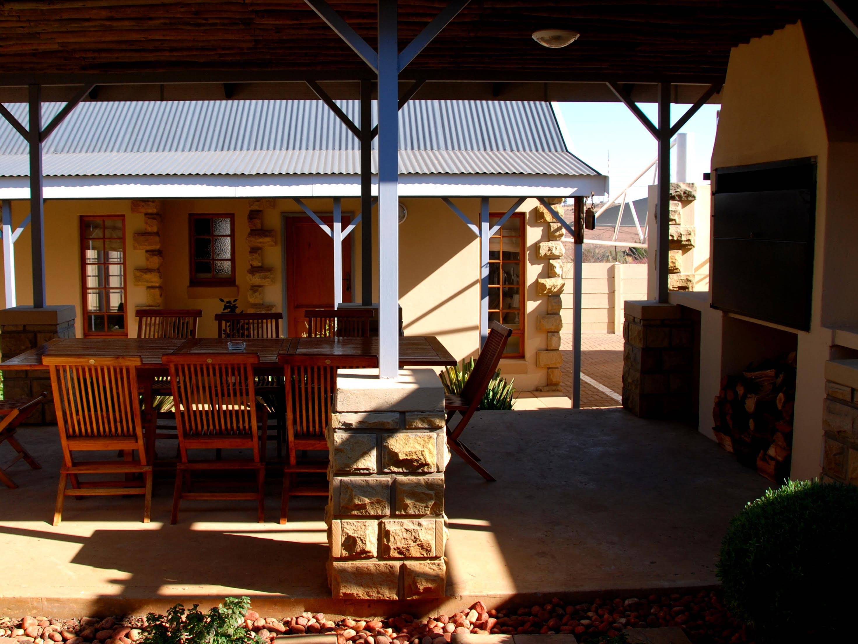 Sandstone Chameleon Country House