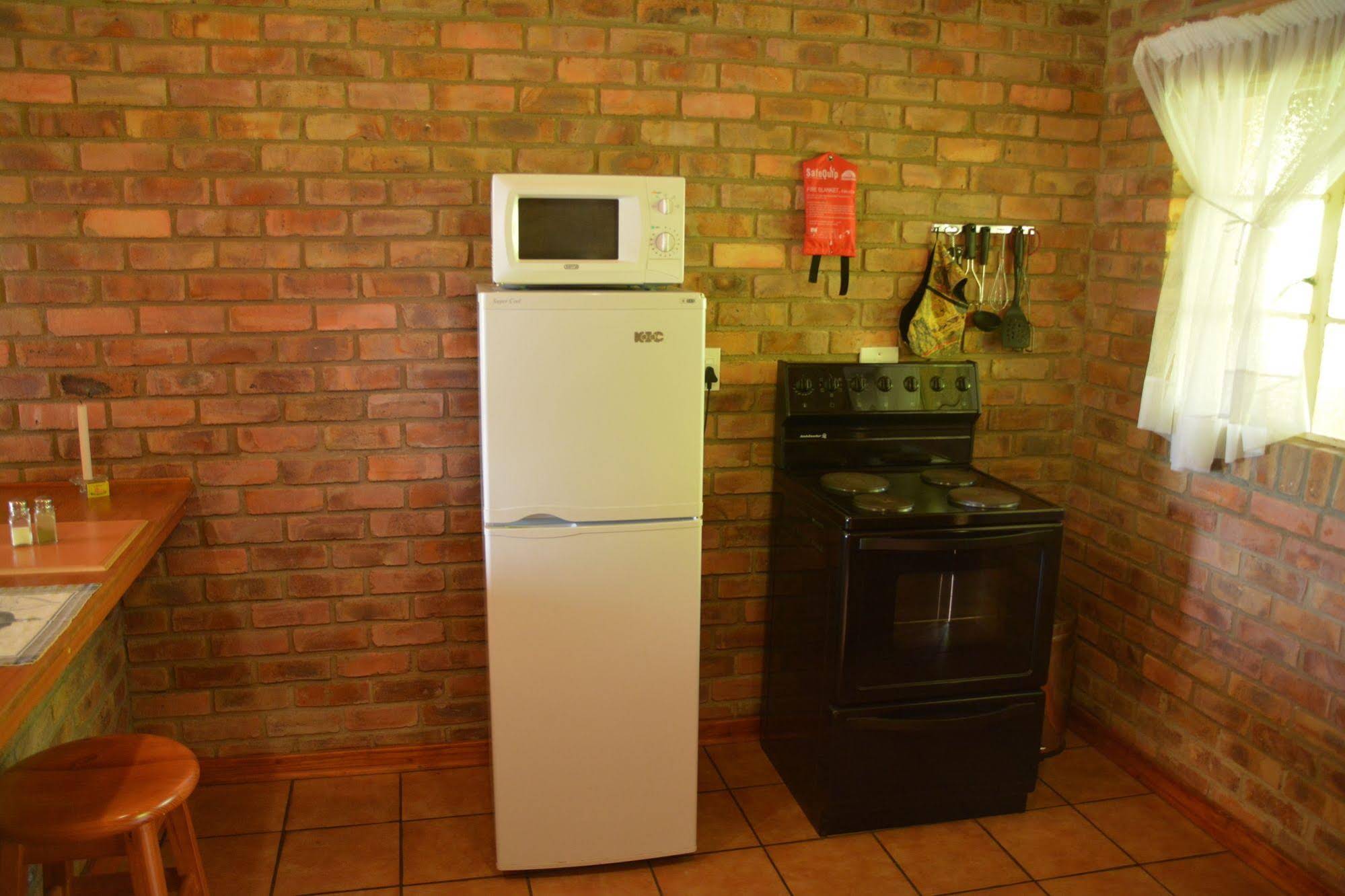 Thaba Tsweni Lodge & Safaris