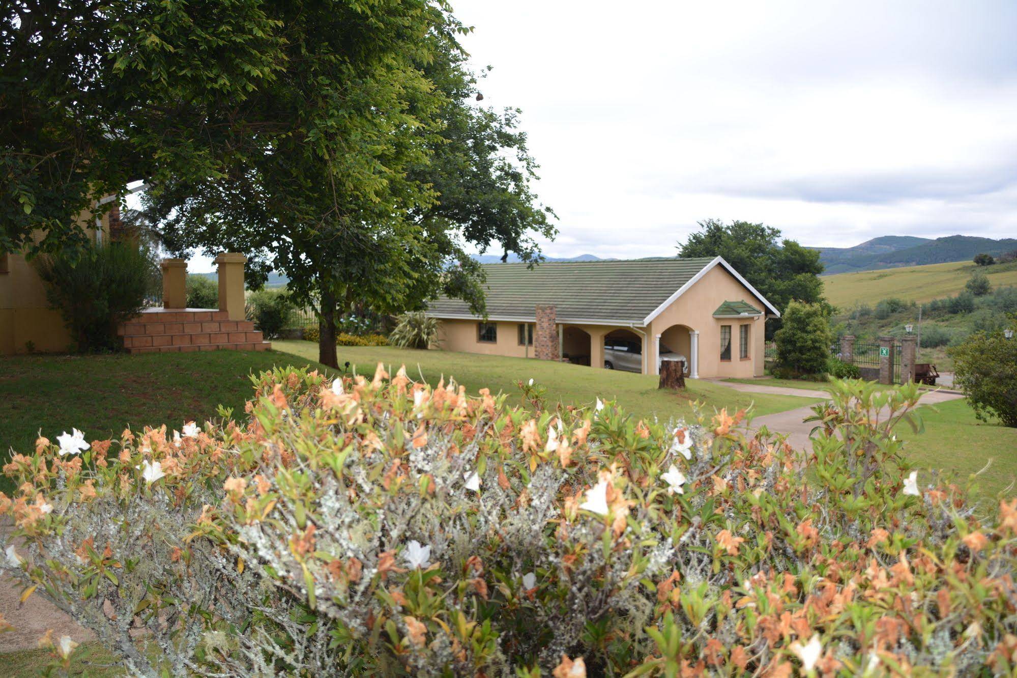 Thaba Tsweni Lodge & Safaris