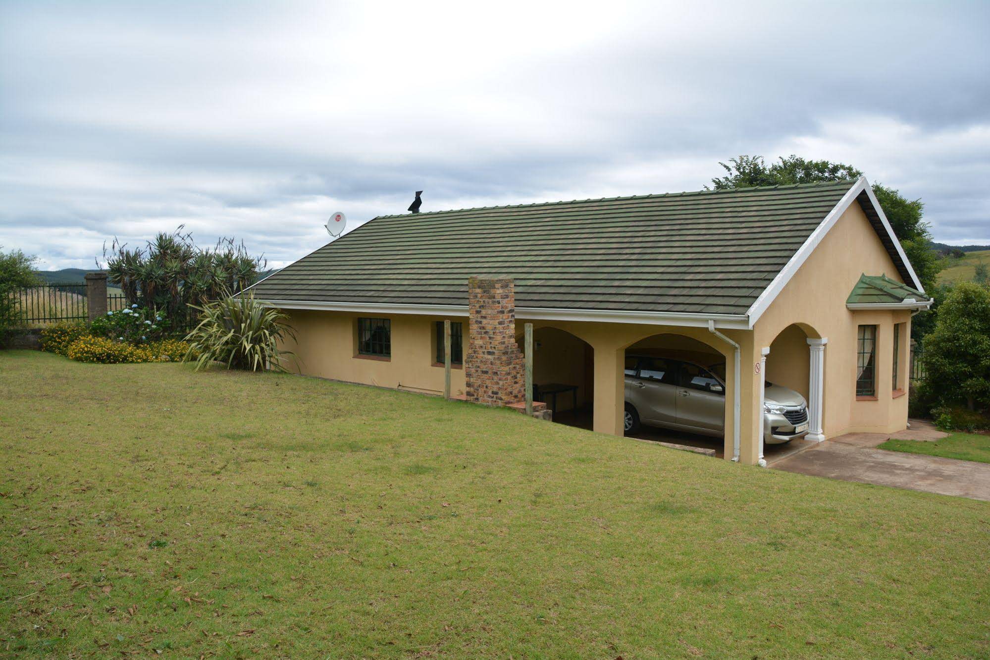 Thaba Tsweni Lodge & Safaris