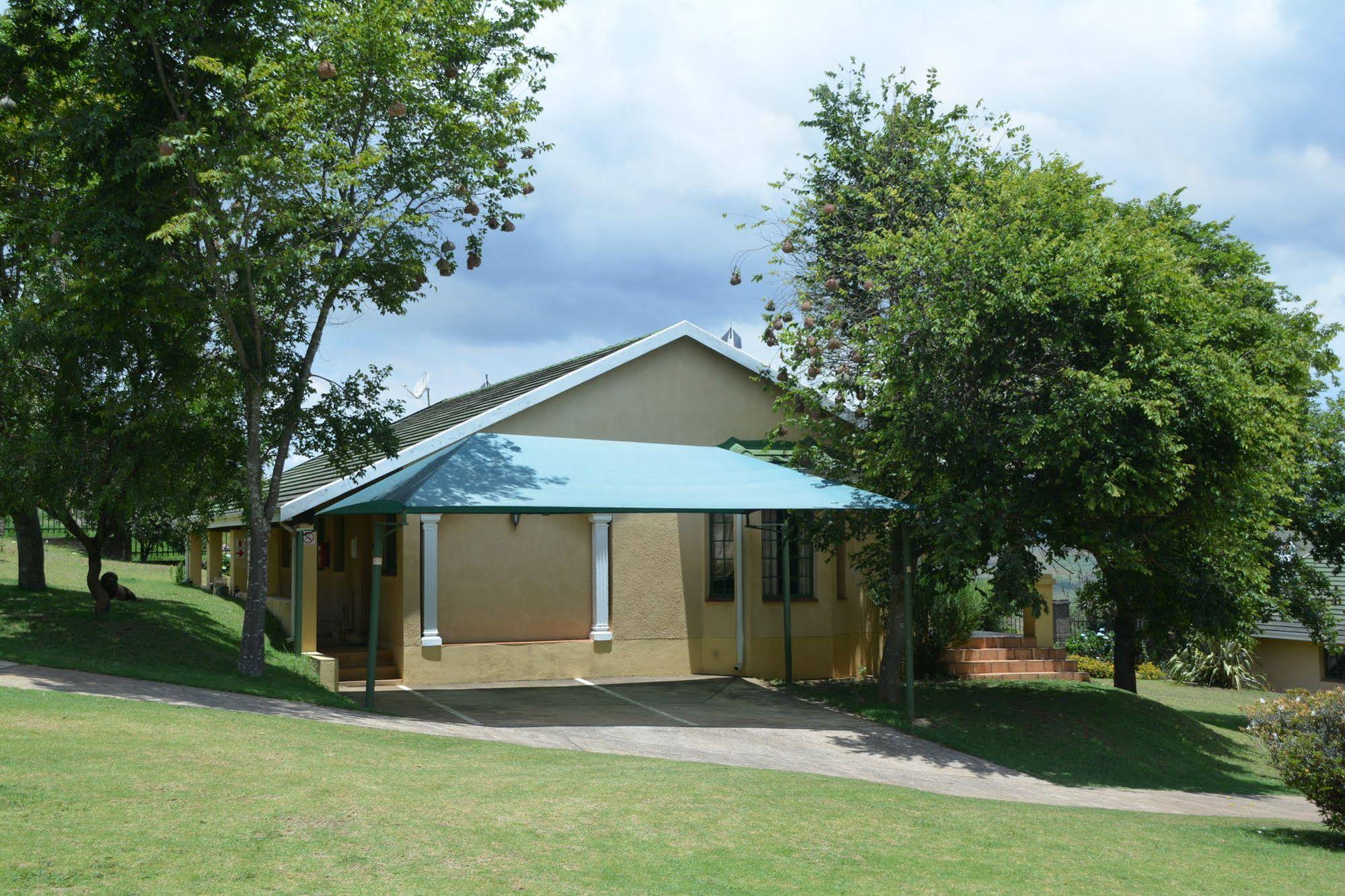 Thaba Tsweni Lodge & Safaris