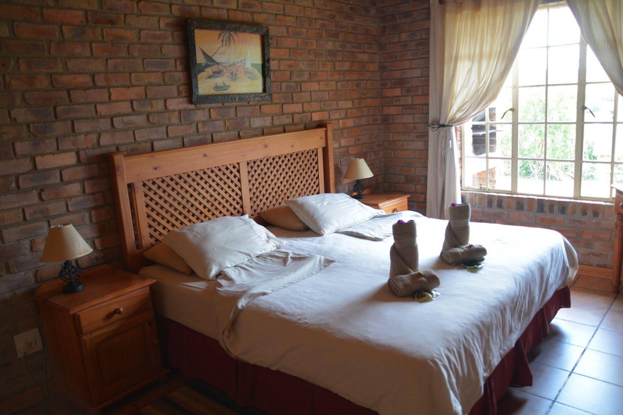 Thaba Tsweni Lodge & Safaris