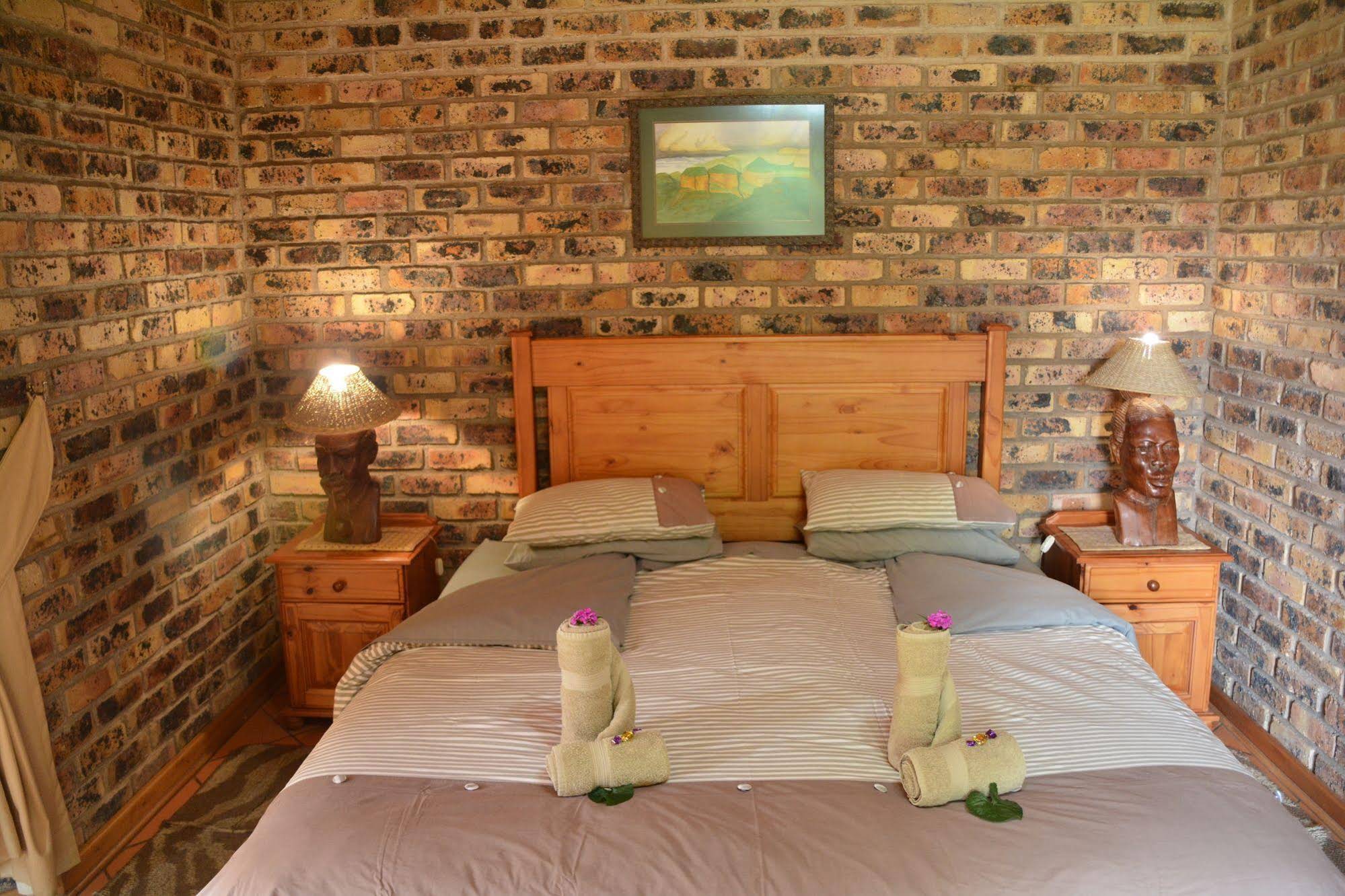 Thaba Tsweni Lodge & Safaris