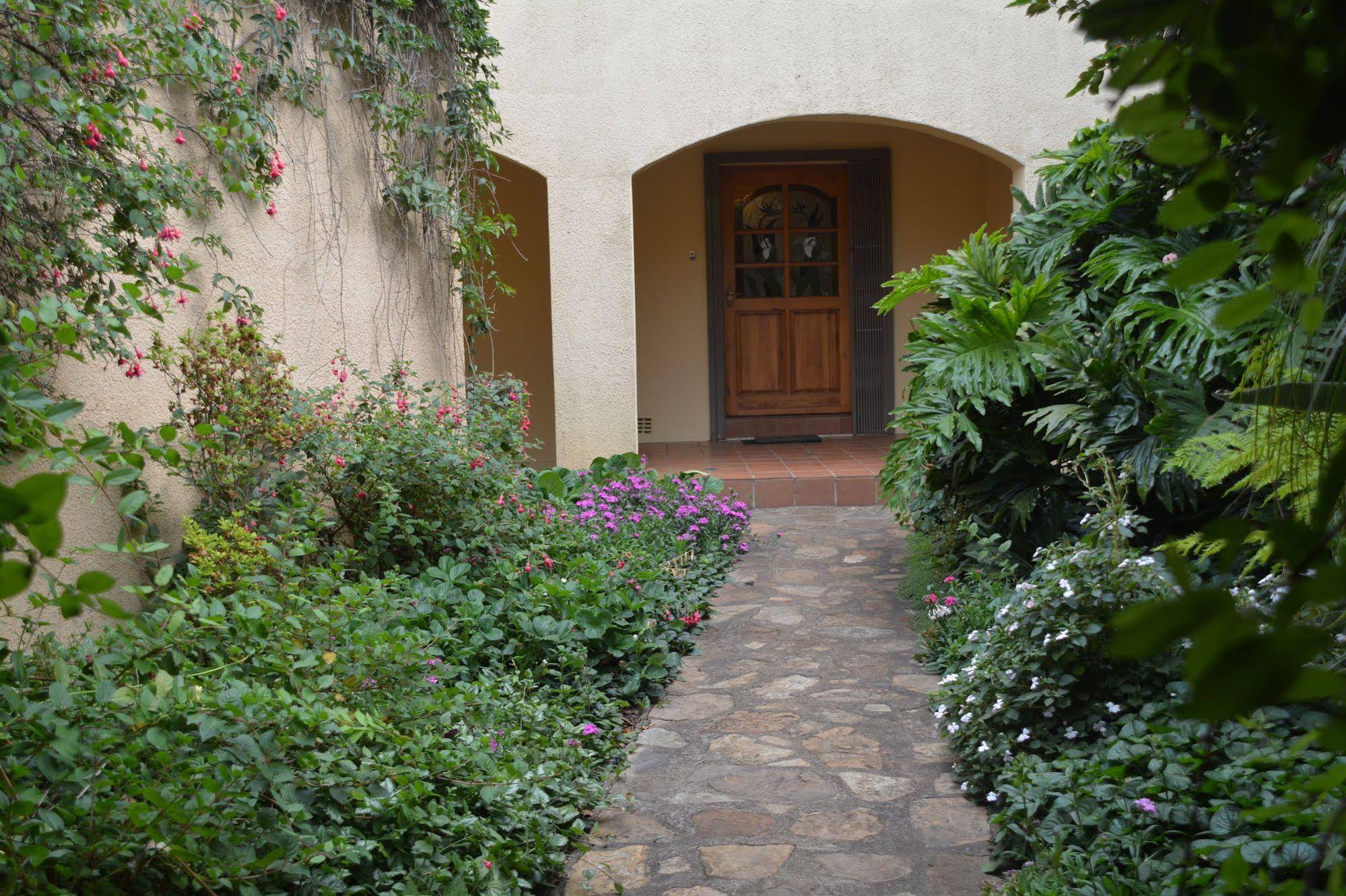 Thaba Tsweni Lodge & Safaris