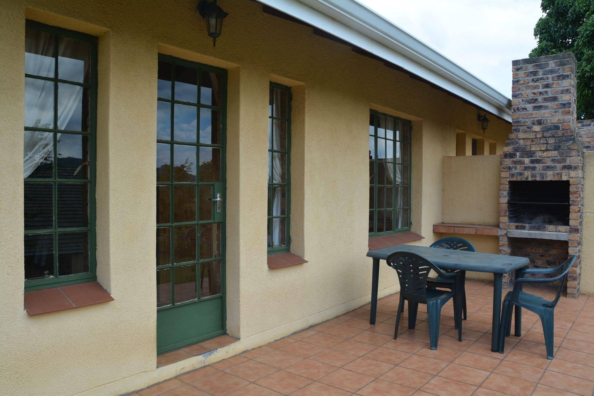 Thaba Tsweni Lodge & Safaris
