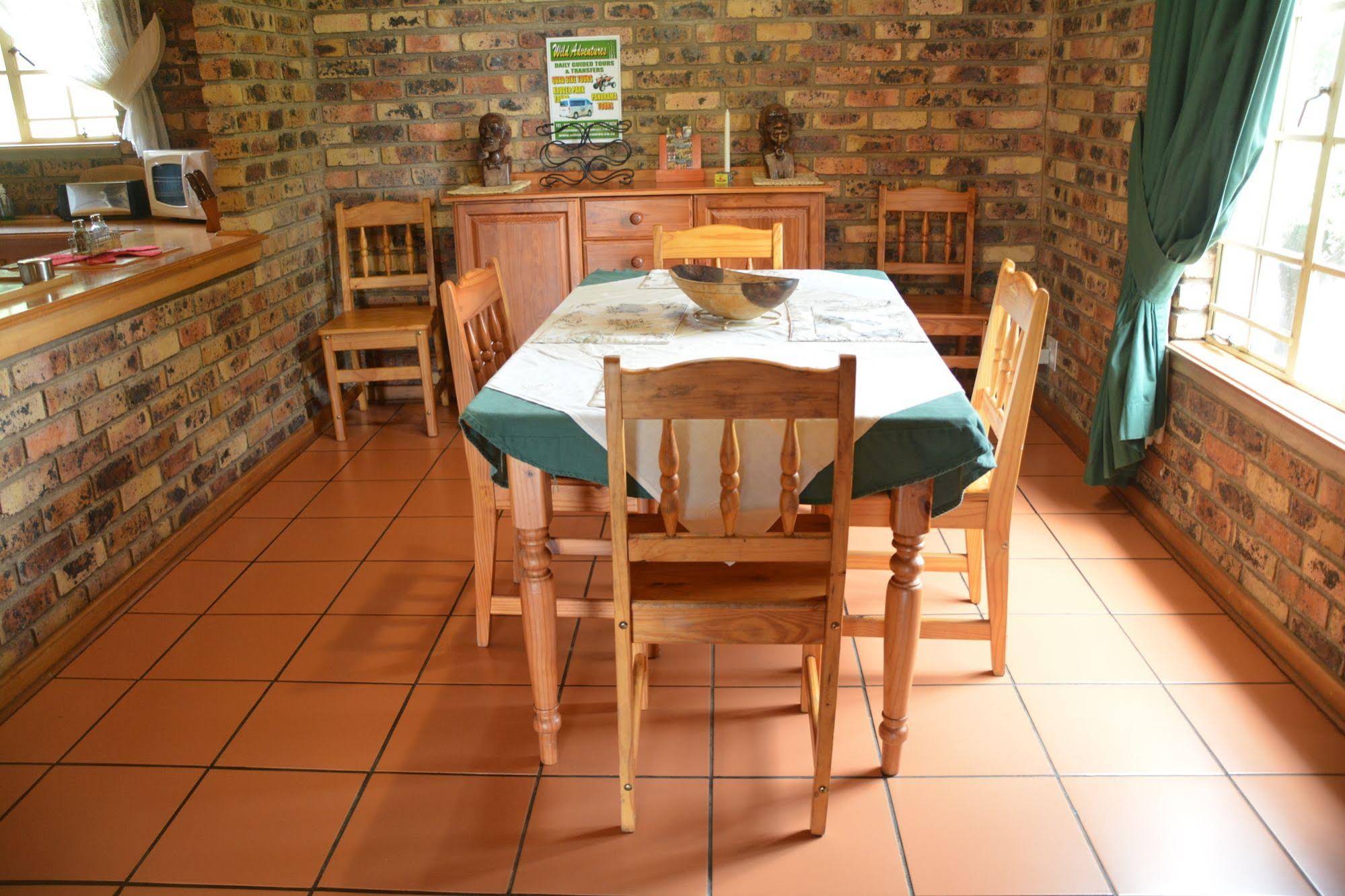 Thaba Tsweni Lodge & Safaris
