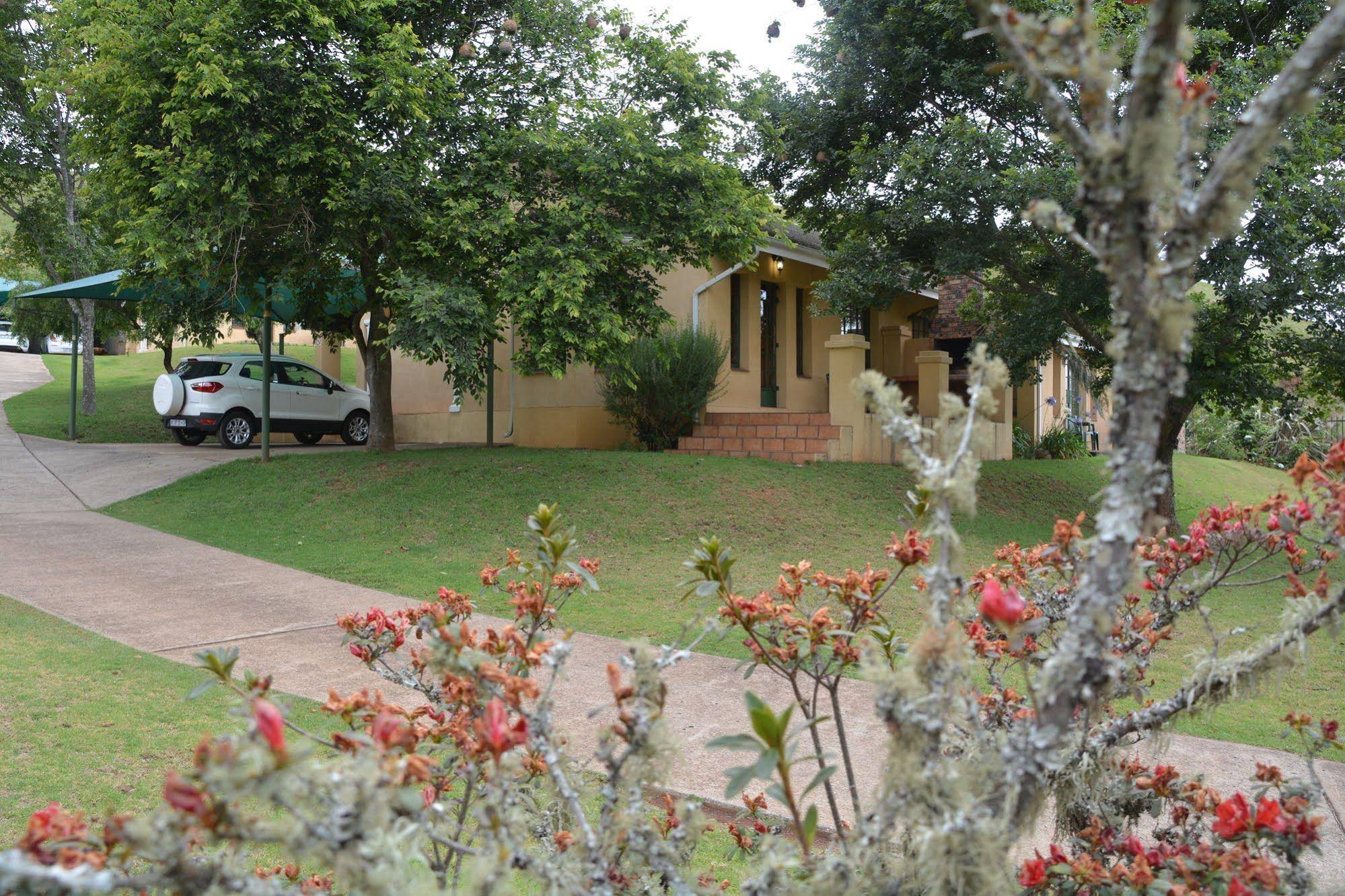Thaba Tsweni Lodge & Safaris