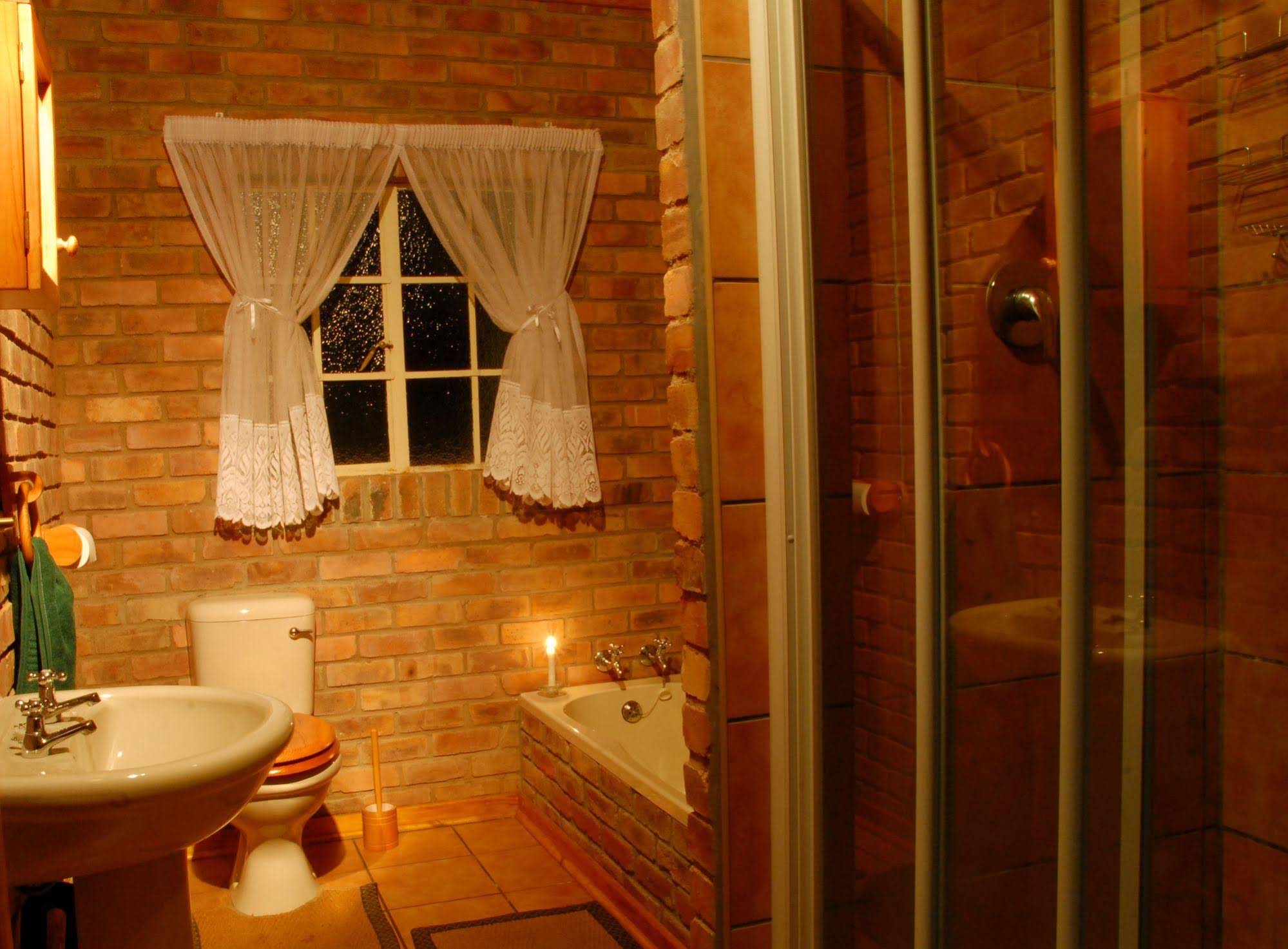 Thaba Tsweni Lodge & Safaris
