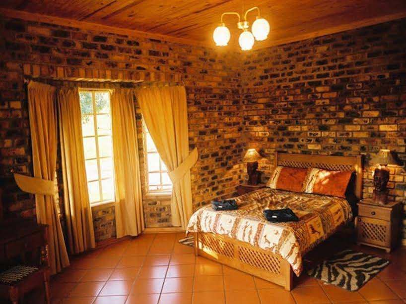Thaba Tsweni Lodge & Safaris