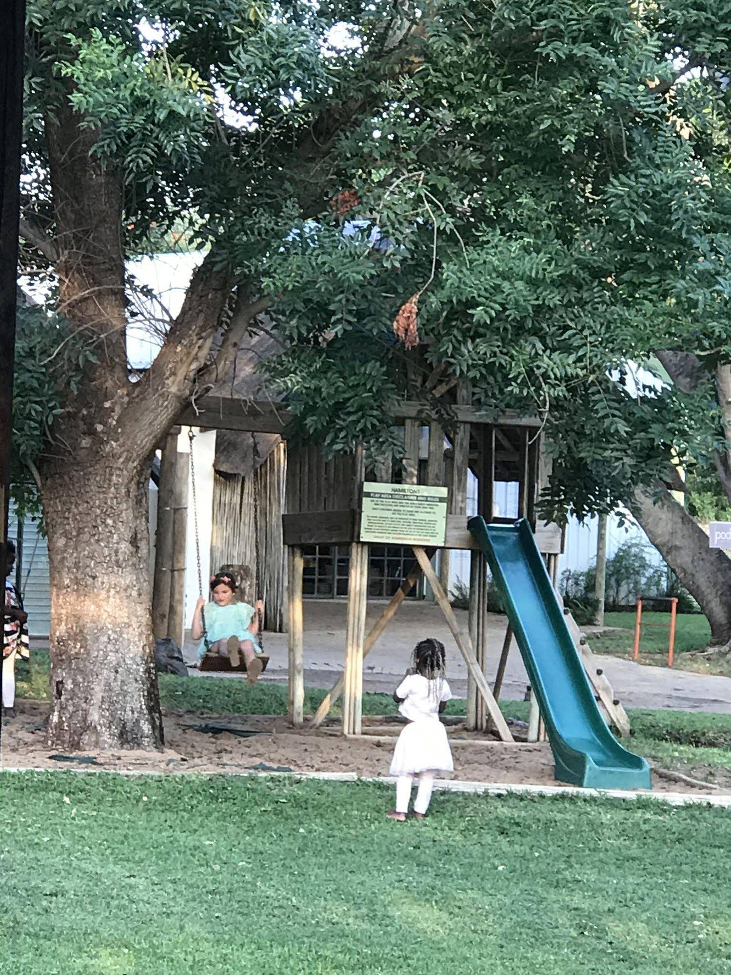 Hamiltons Lodge & Restaurant