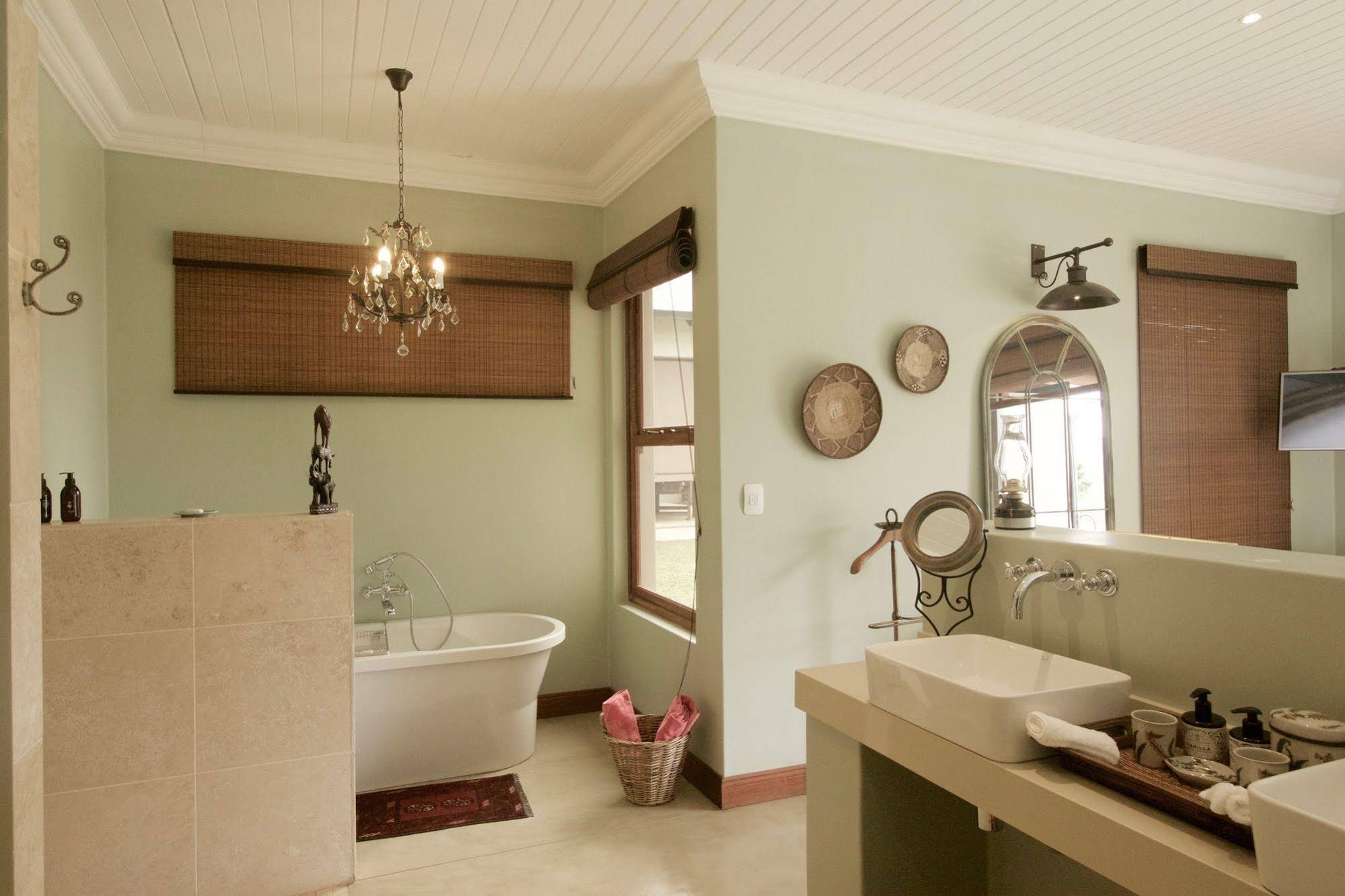 Kambaku River Lodge