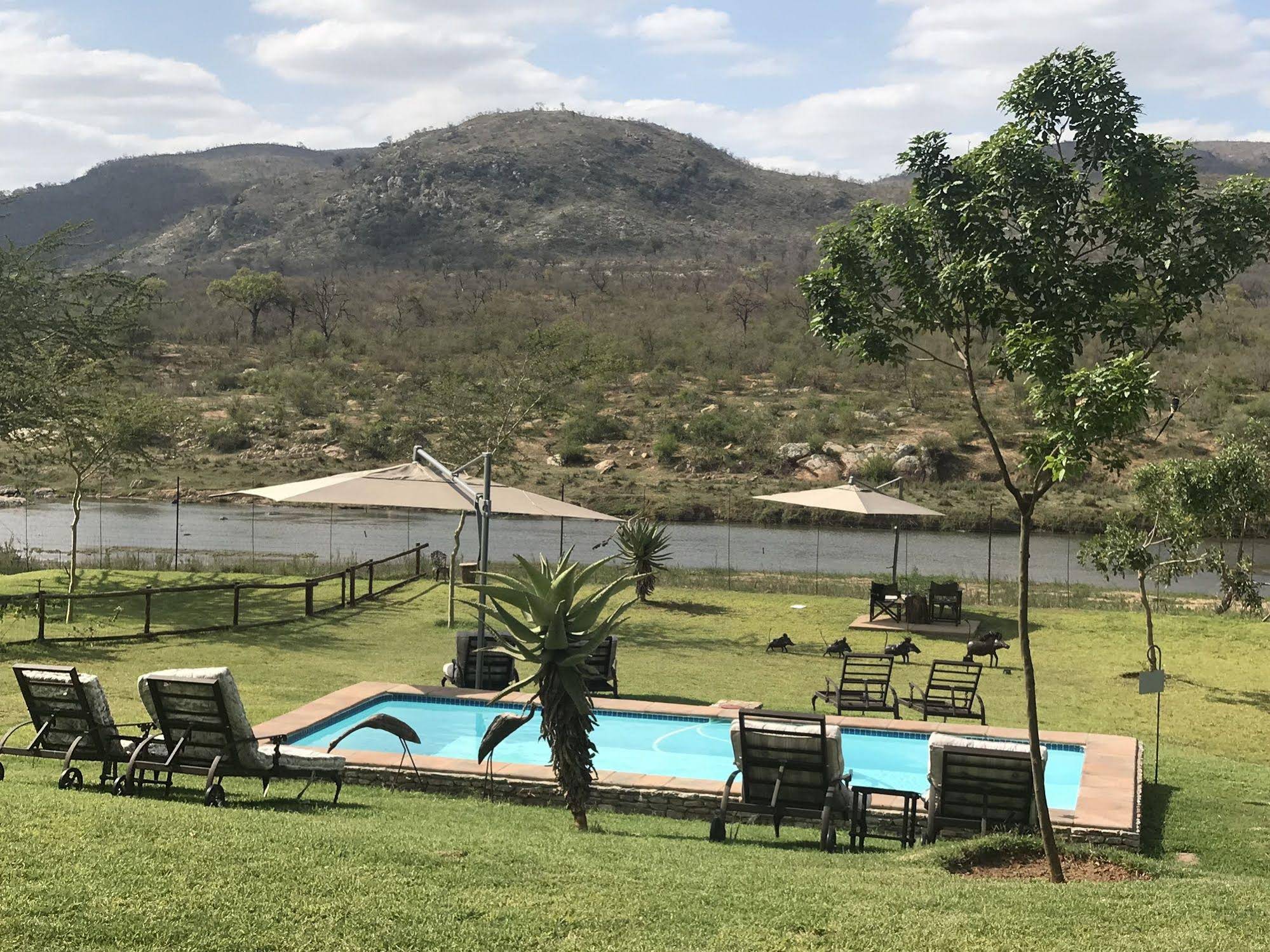Kambaku River Lodge