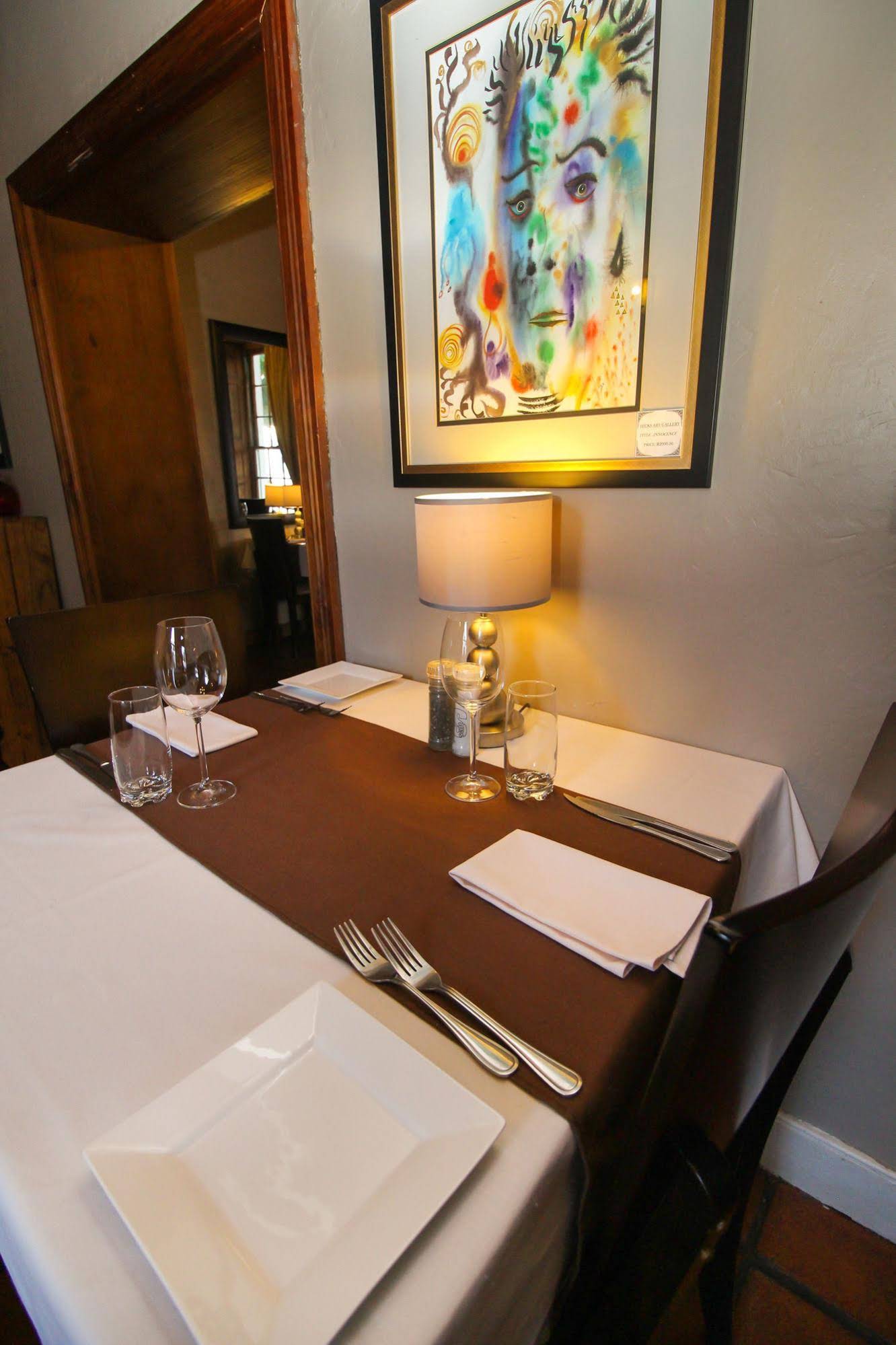 Four Oaks Guesthouse and Templeton's Restaurant