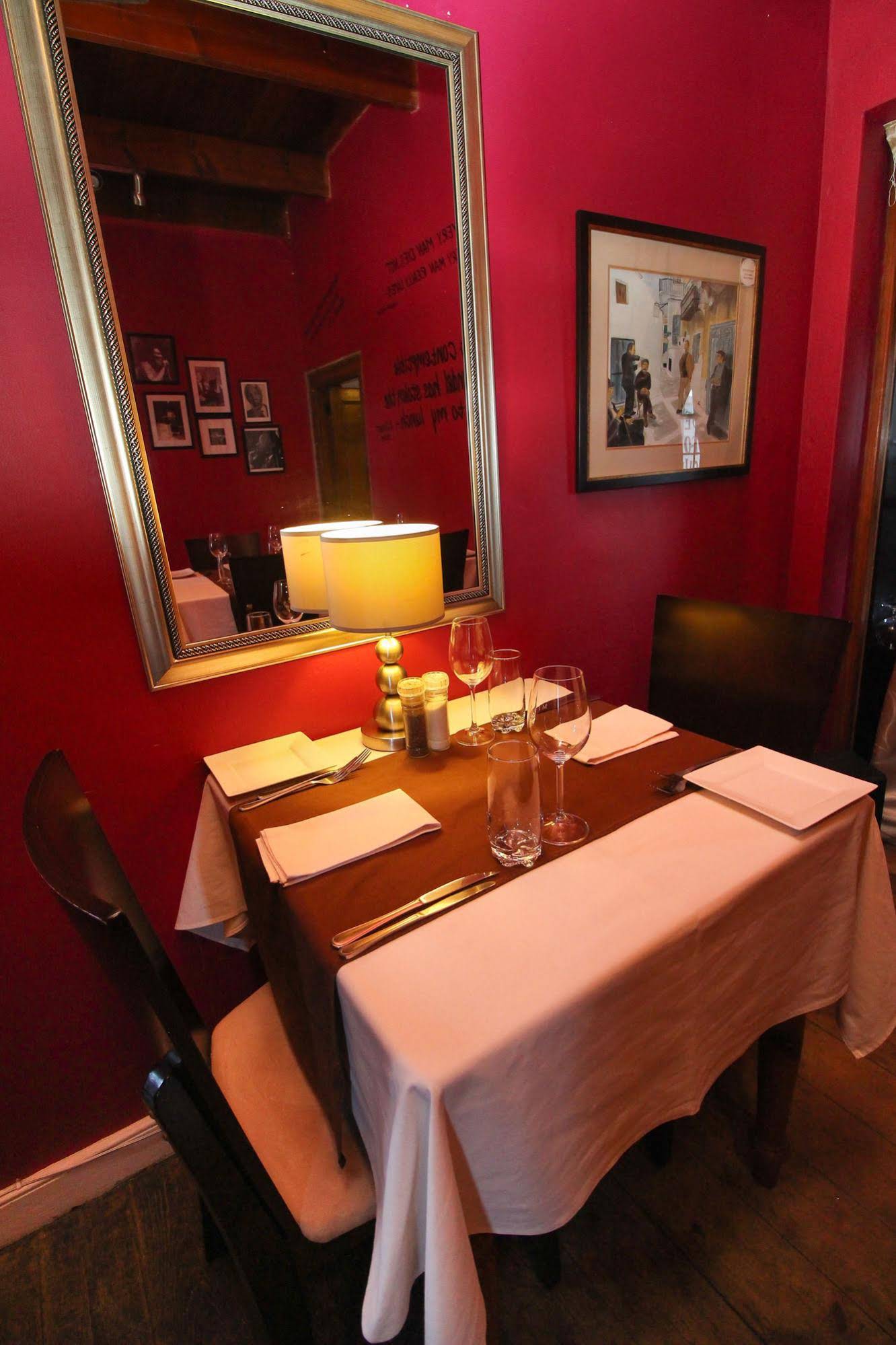 Four Oaks Guesthouse and Templeton's Restaurant