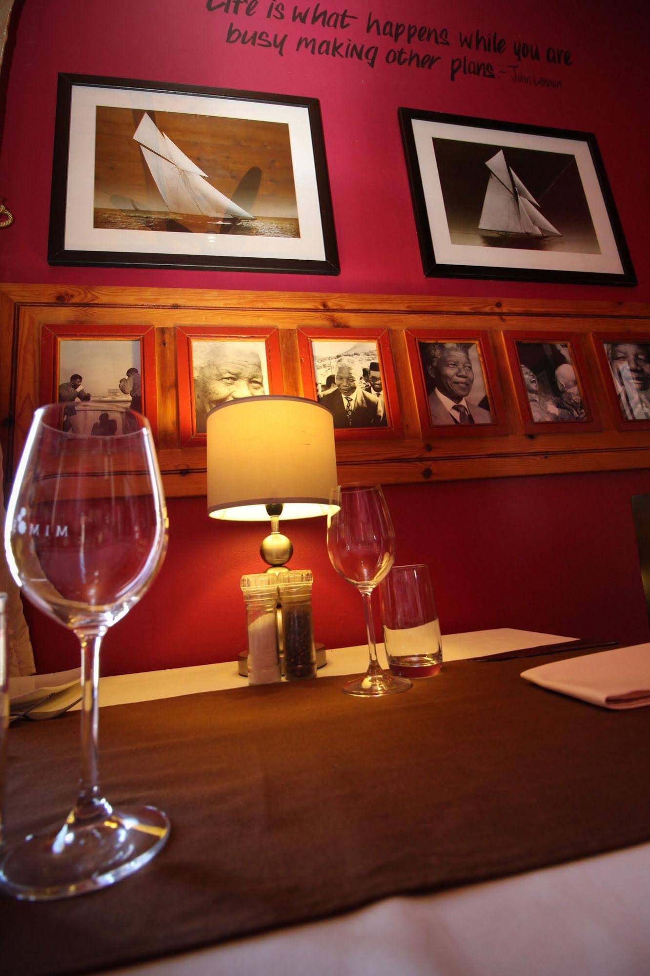 Four Oaks Guesthouse and Templeton's Restaurant