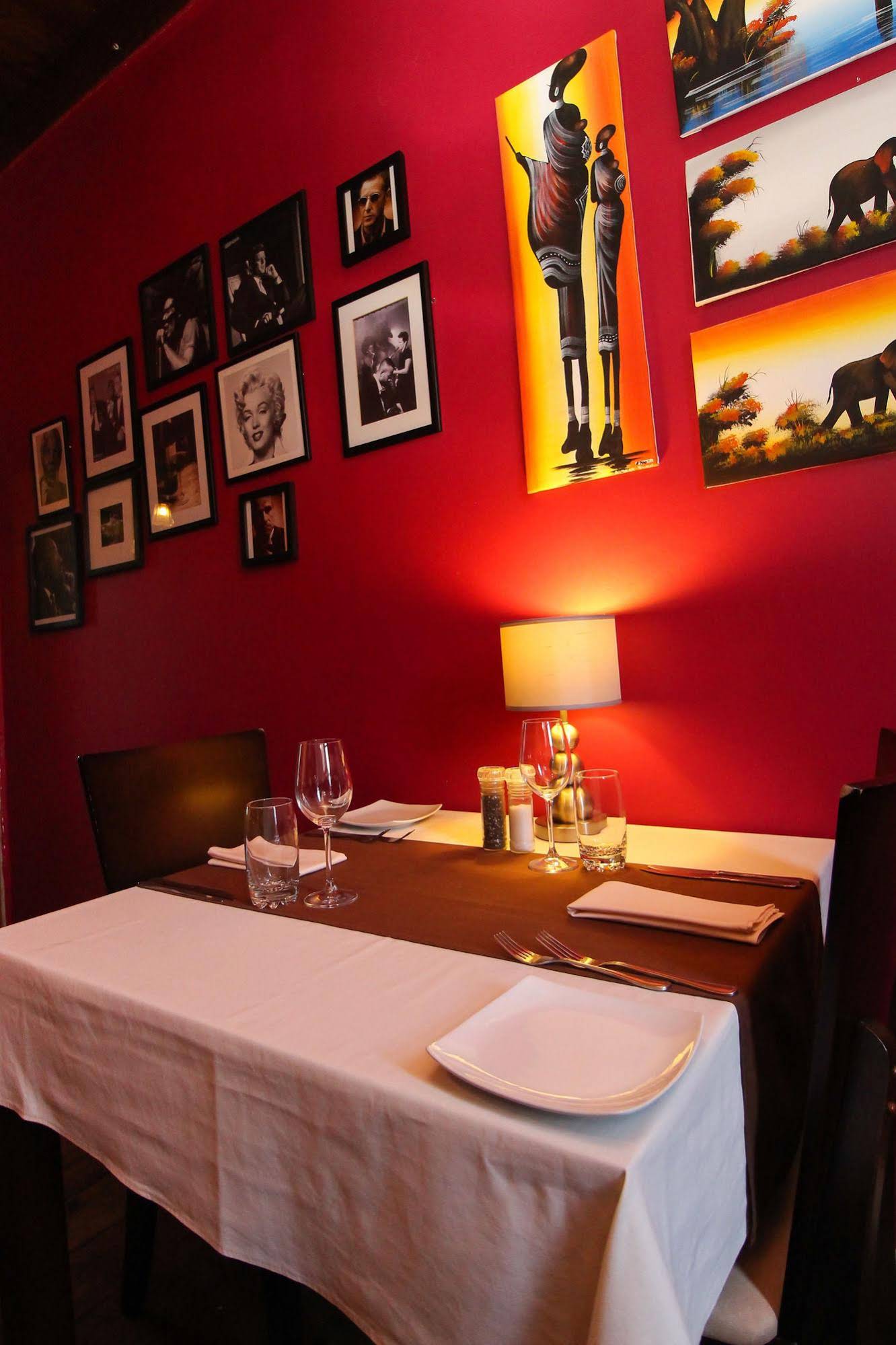 Four Oaks Guesthouse and Templeton's Restaurant