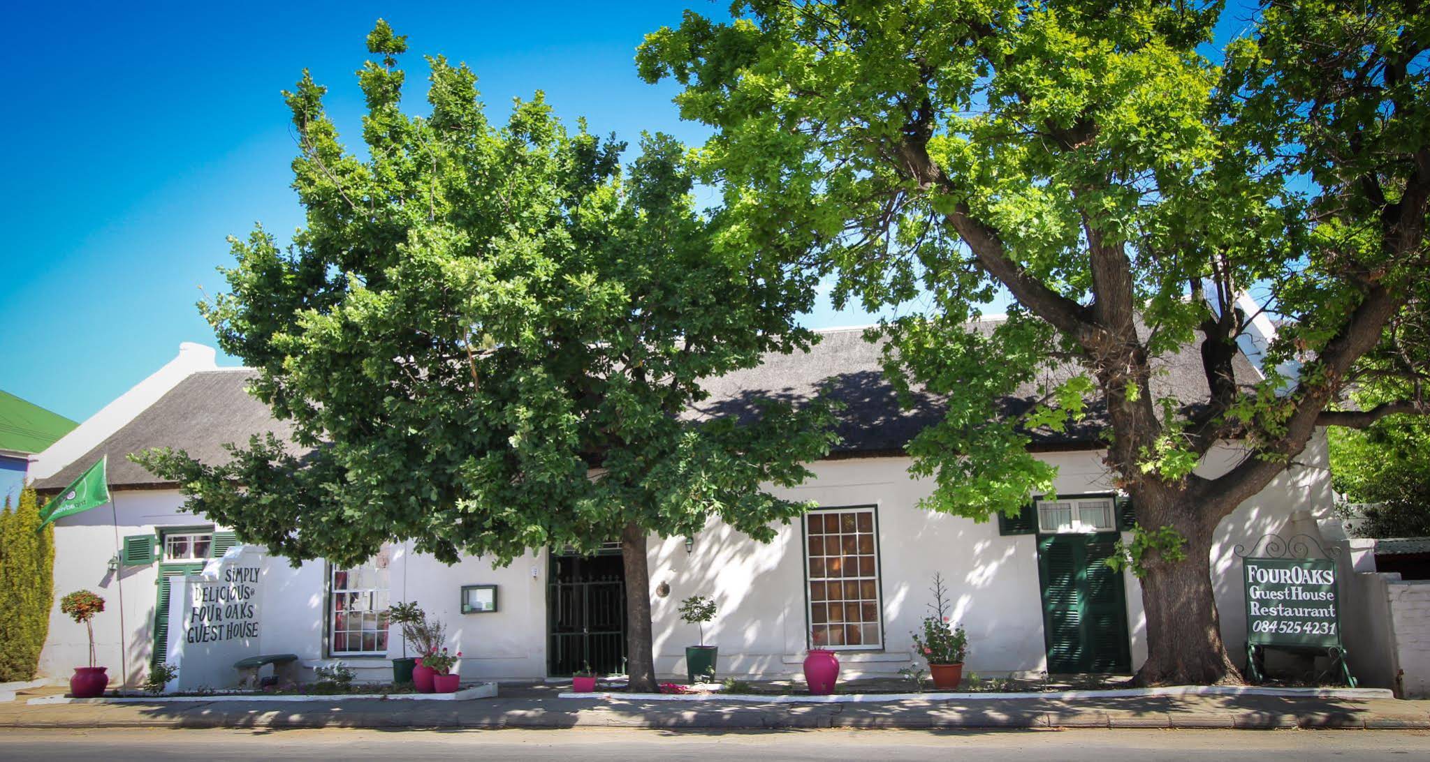 Four Oaks Guesthouse and Templeton's Restaurant