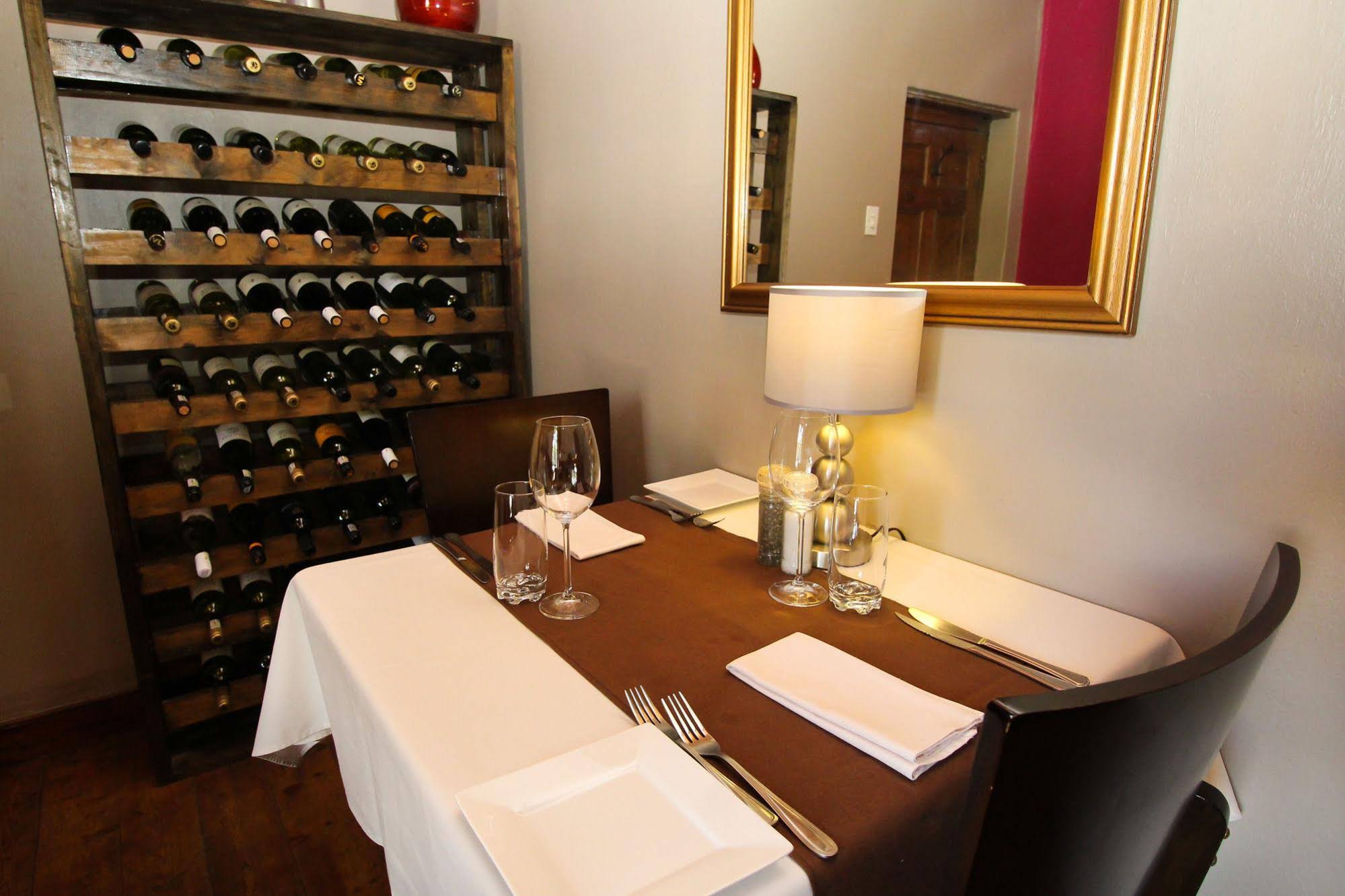 Four Oaks Guesthouse and Templeton's Restaurant