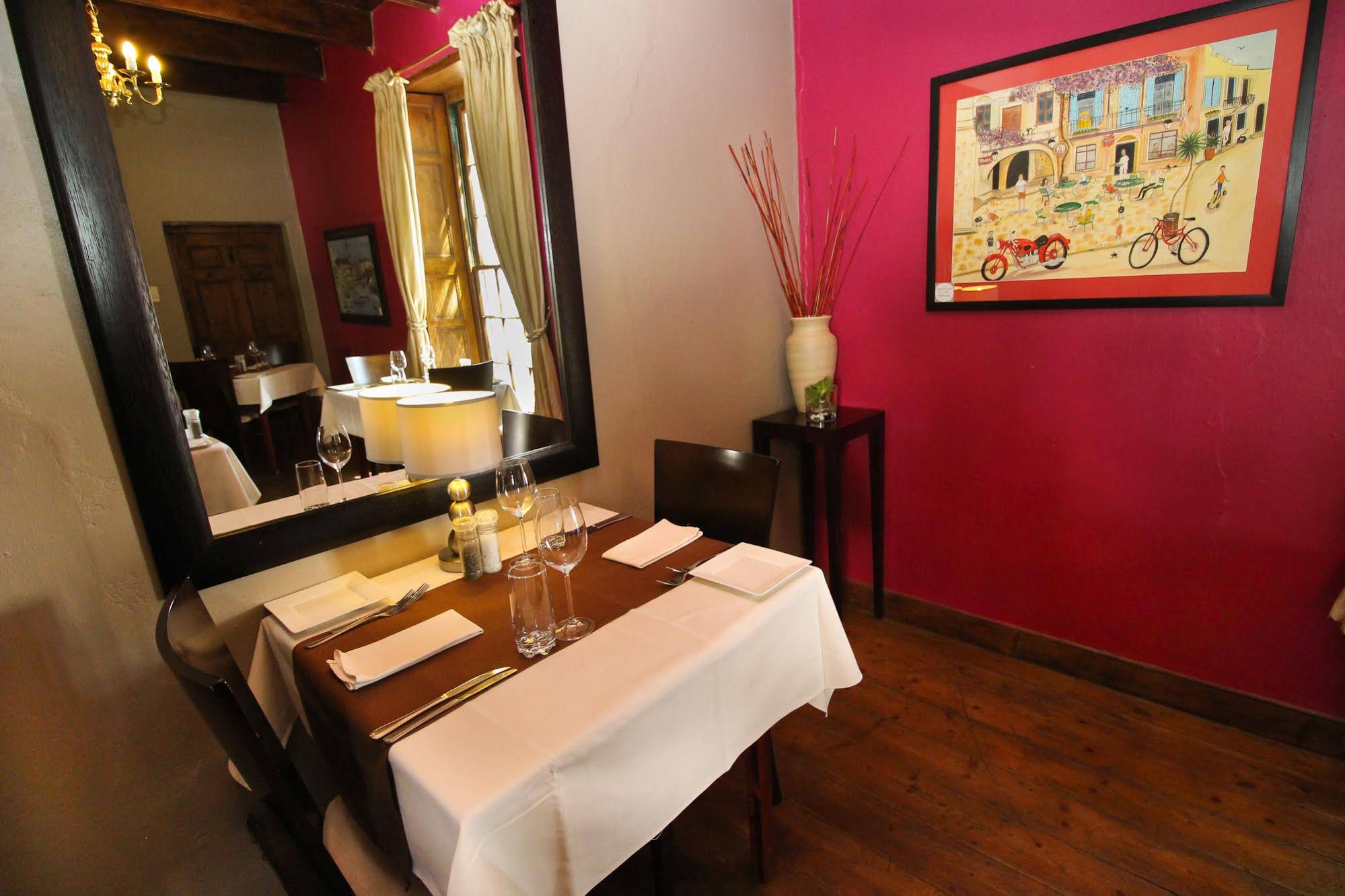 Four Oaks Guesthouse and Templeton's Restaurant