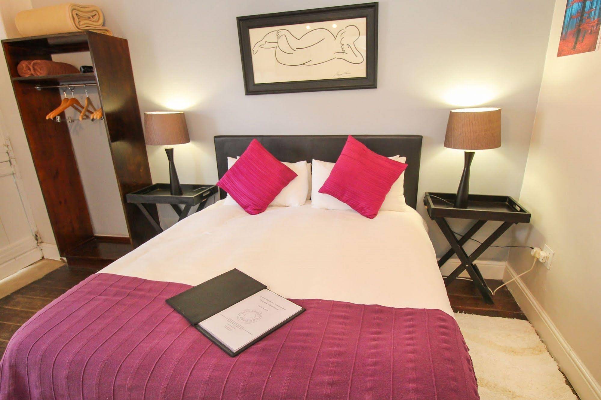 Four Oaks Guesthouse and Templeton's Restaurant