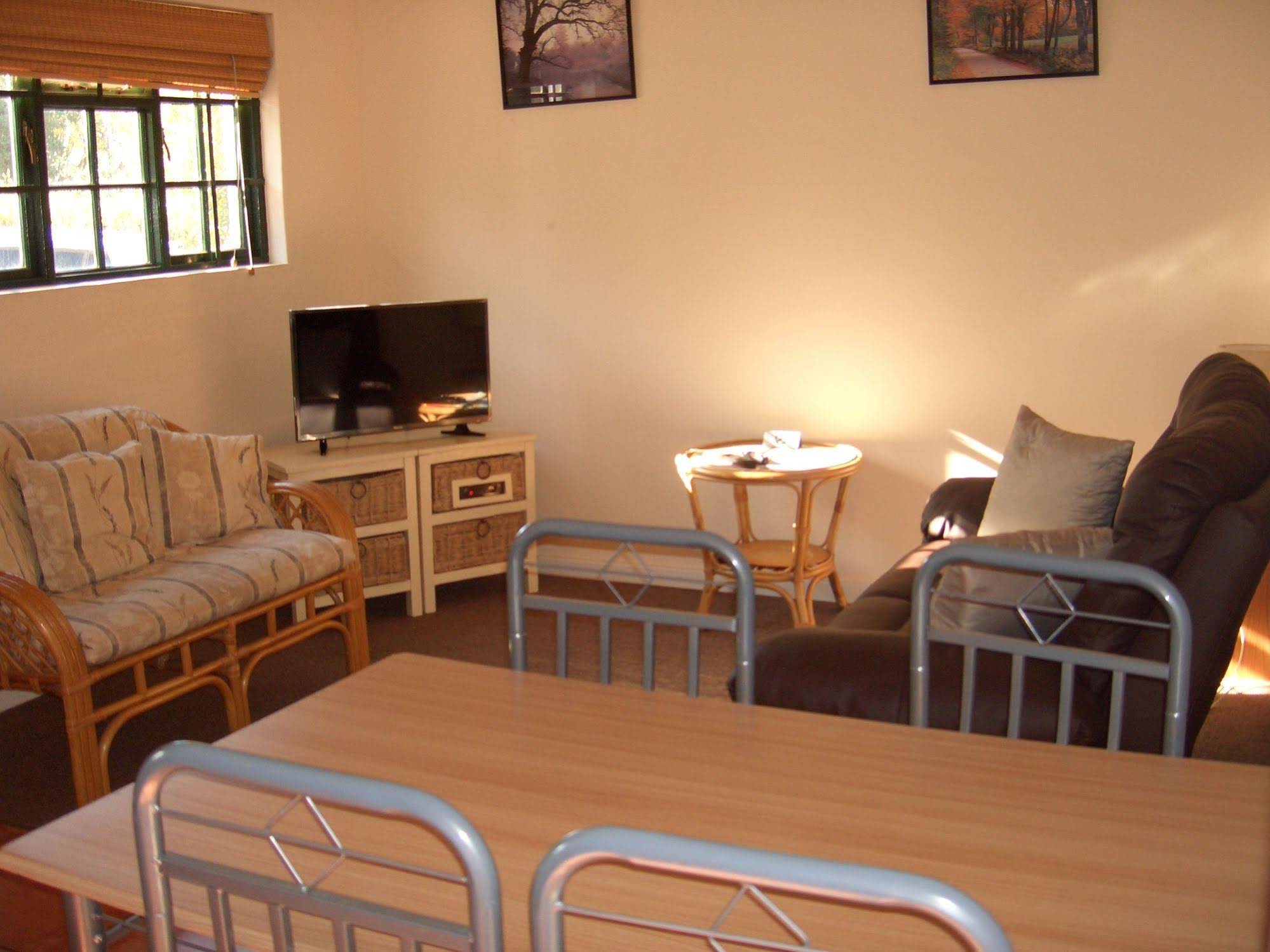 Koo Karoo Guest Lodge and Self Catering