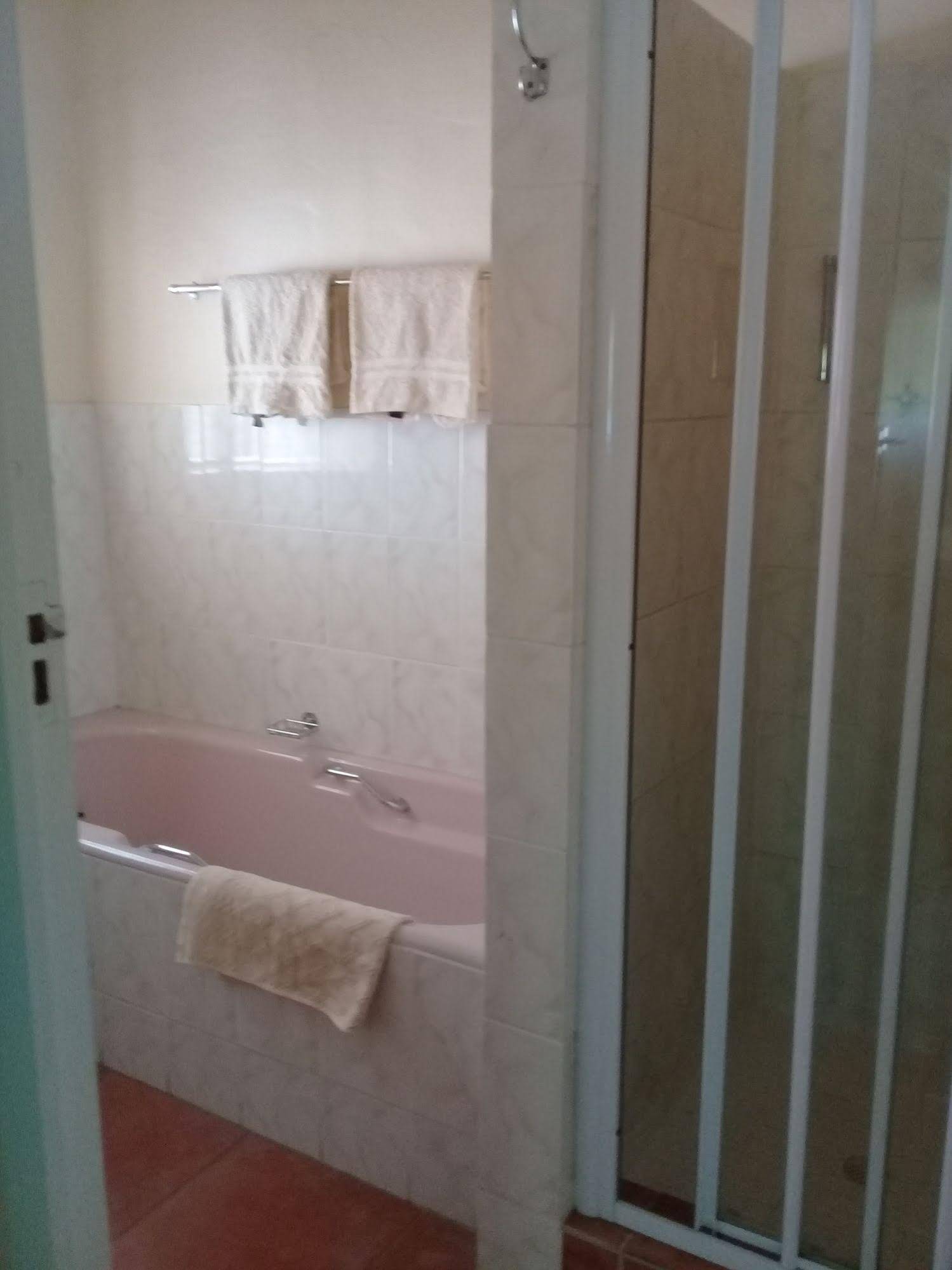 Koo Karoo Guest Lodge and Self Catering