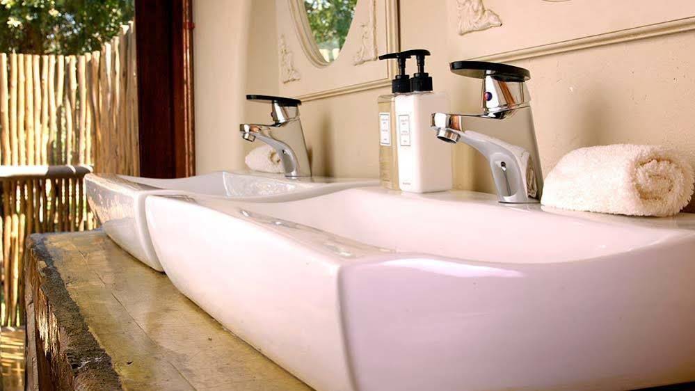Caracal Lodge