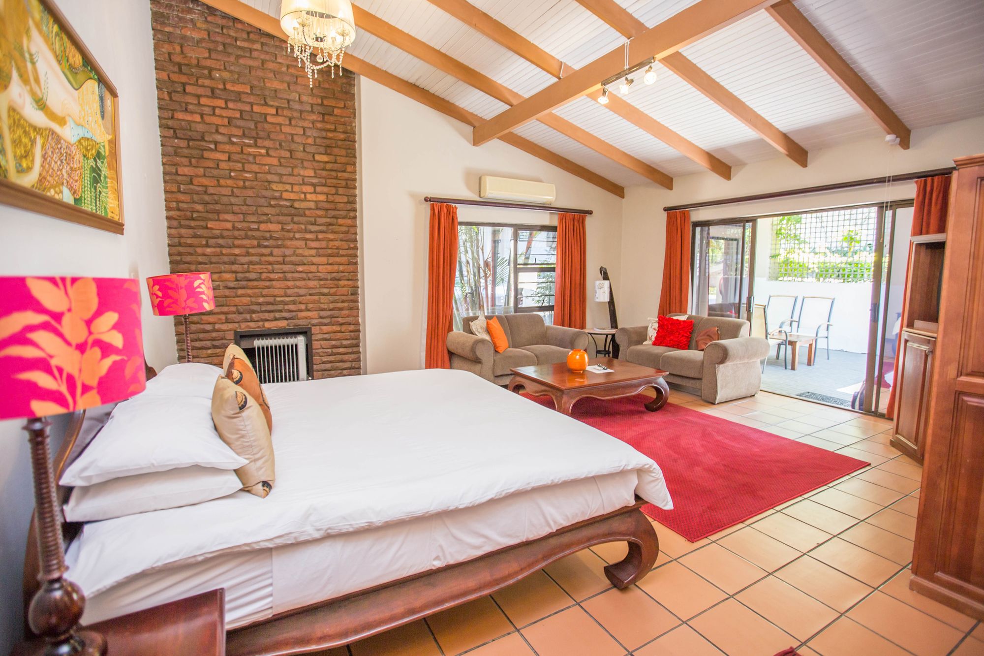 La Roca Guest House