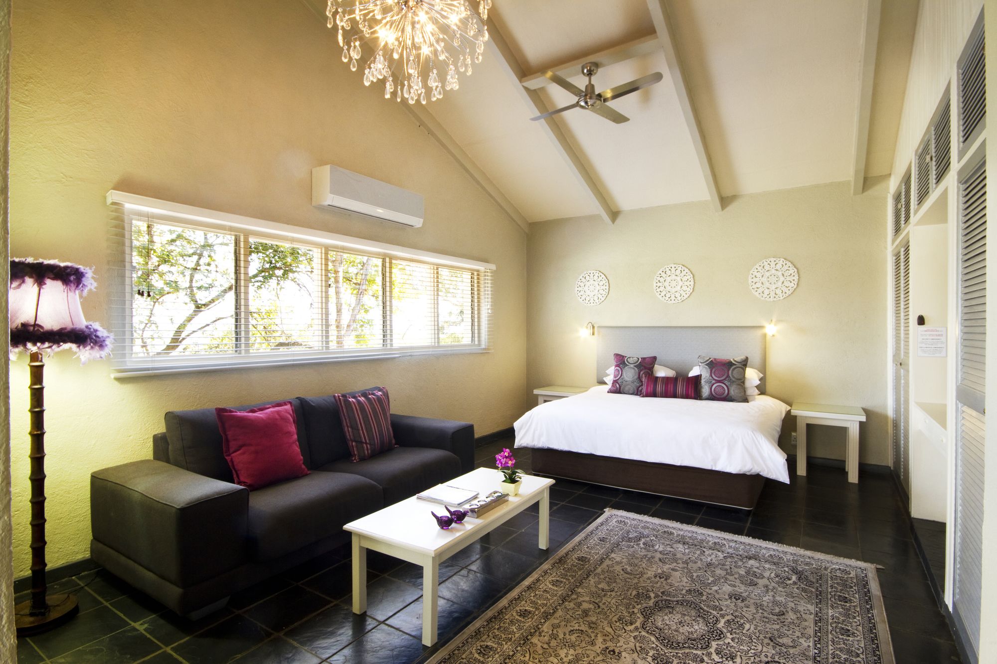 La Roca Guest House