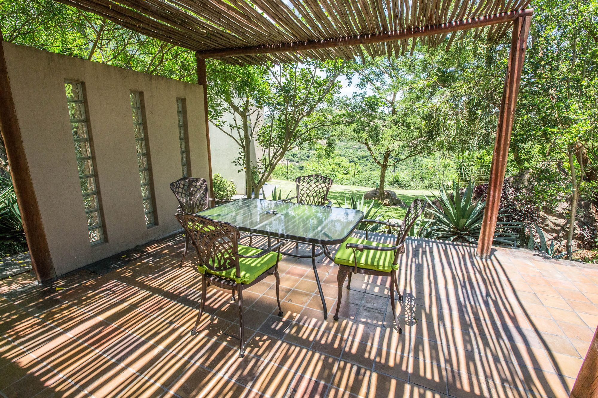 La Roca Guest House