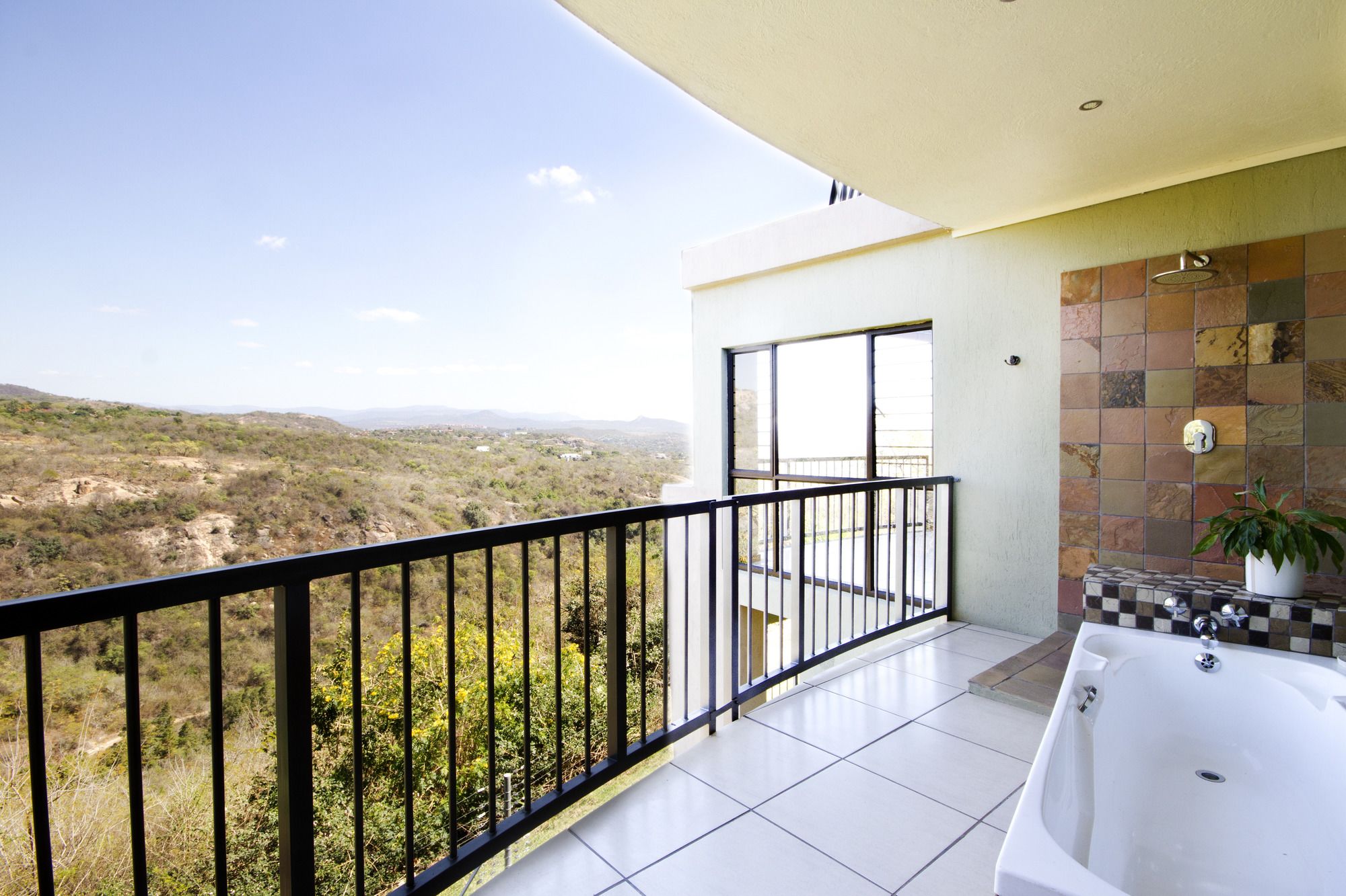 La Roca Guest House