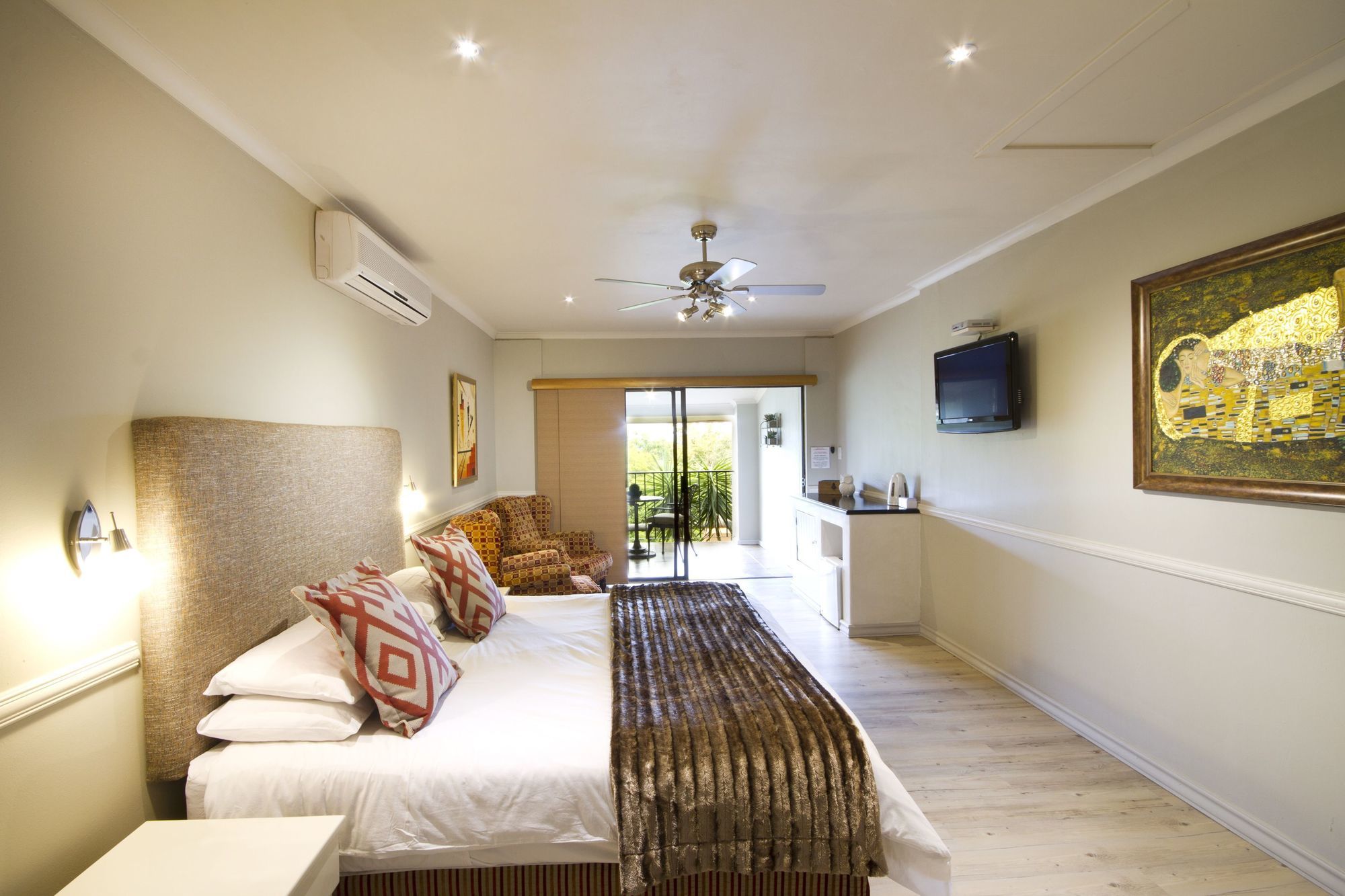 La Roca Guest House