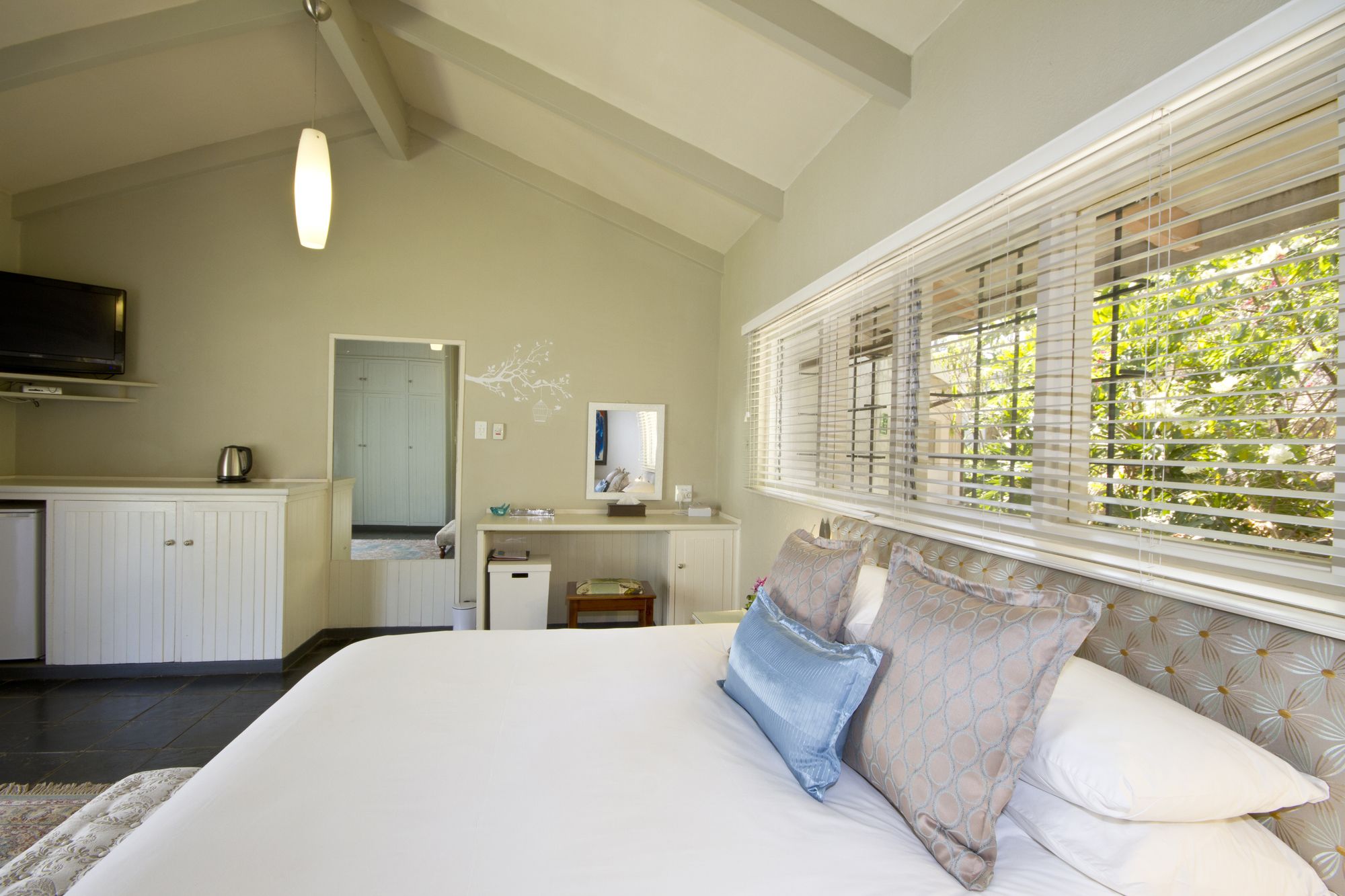 La Roca Guest House