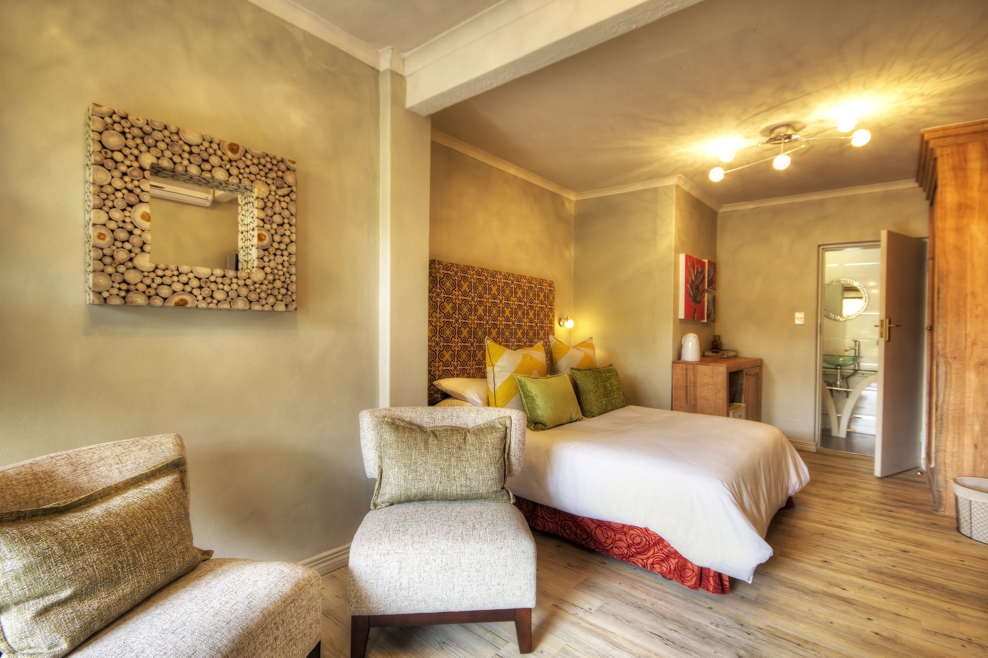 La Roca Guest House