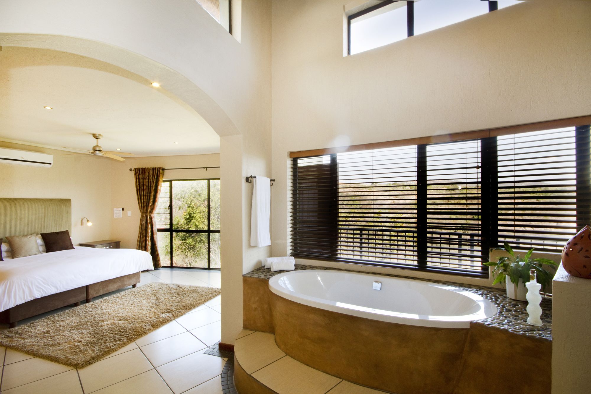 La Roca Guest House