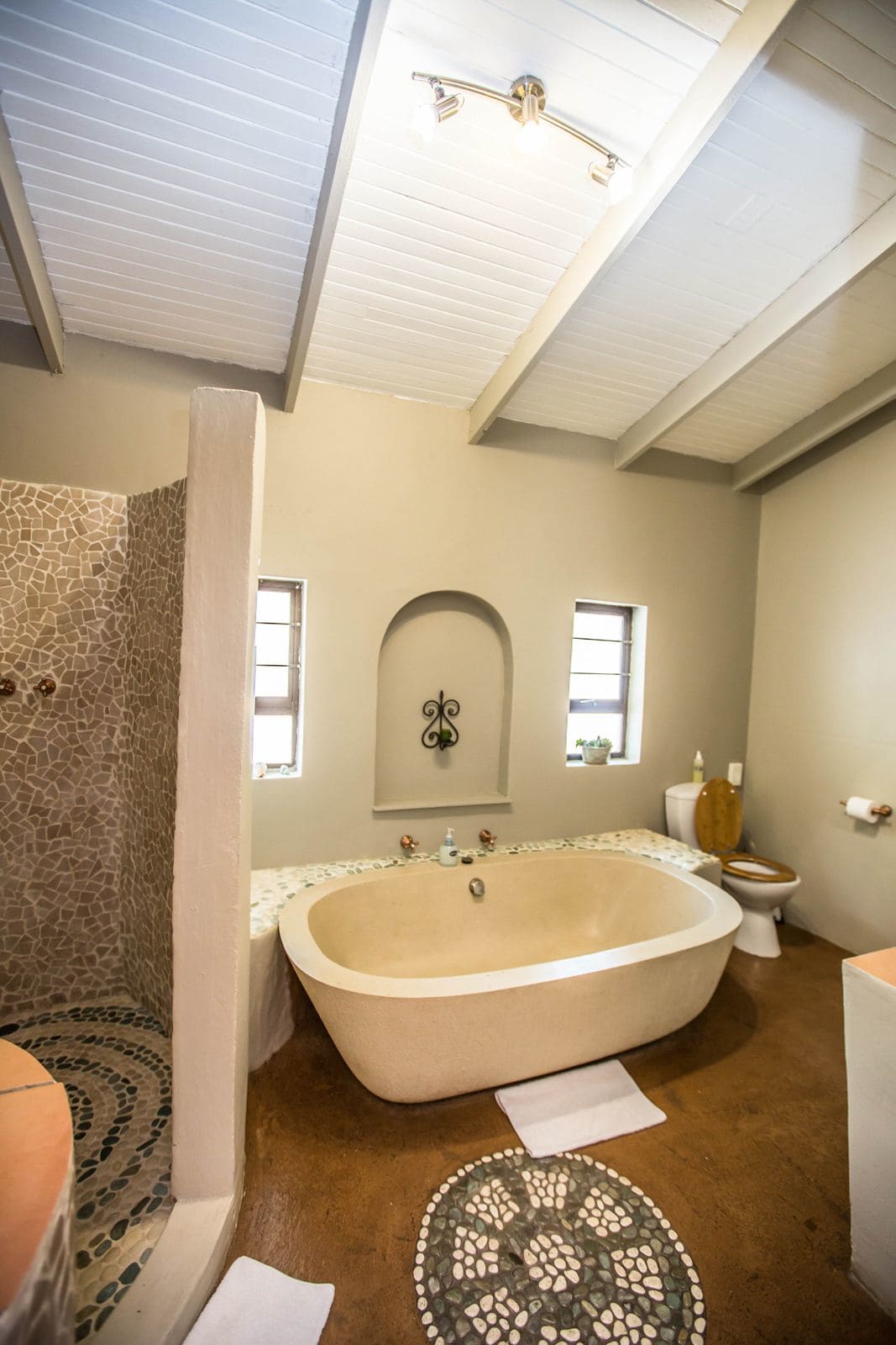 La Roca Guest House