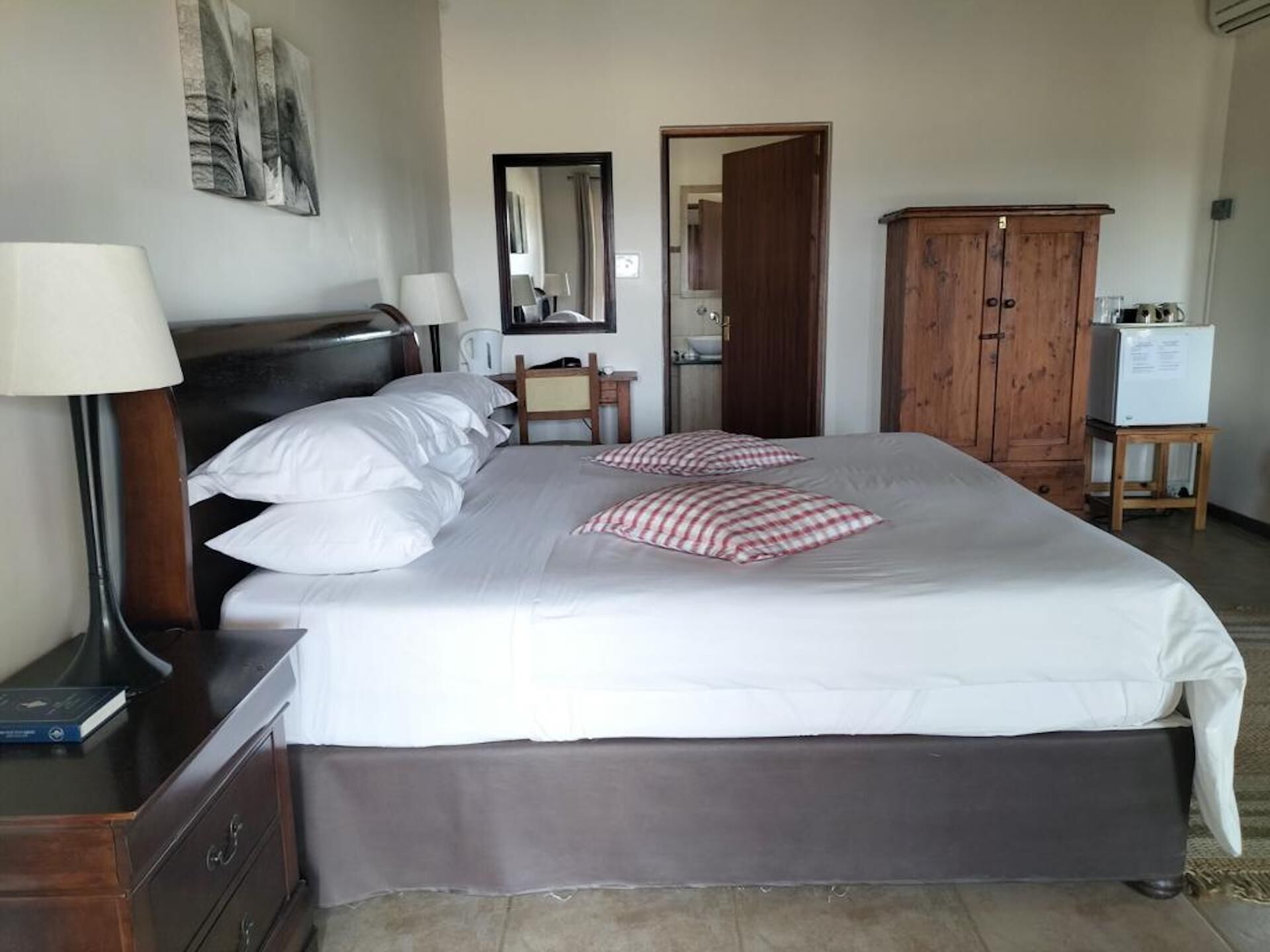 7th Hole Golf Lodge