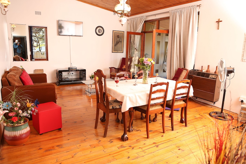Oudtshoorn Homestay Accommodation